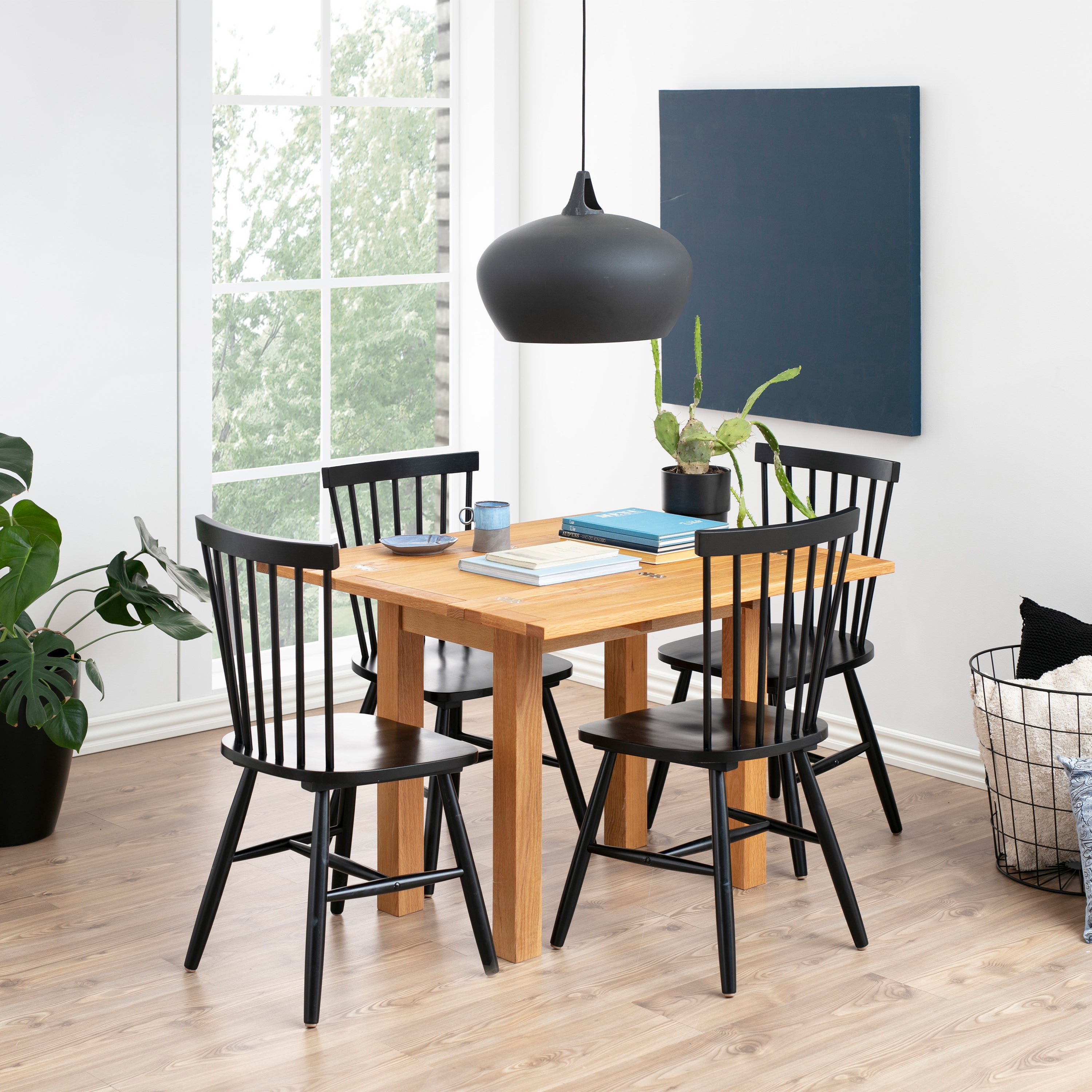 Kenley Extending Dining Table in Oak 45-90cm Included 4 Riano Dining Chairs in Black – FTG