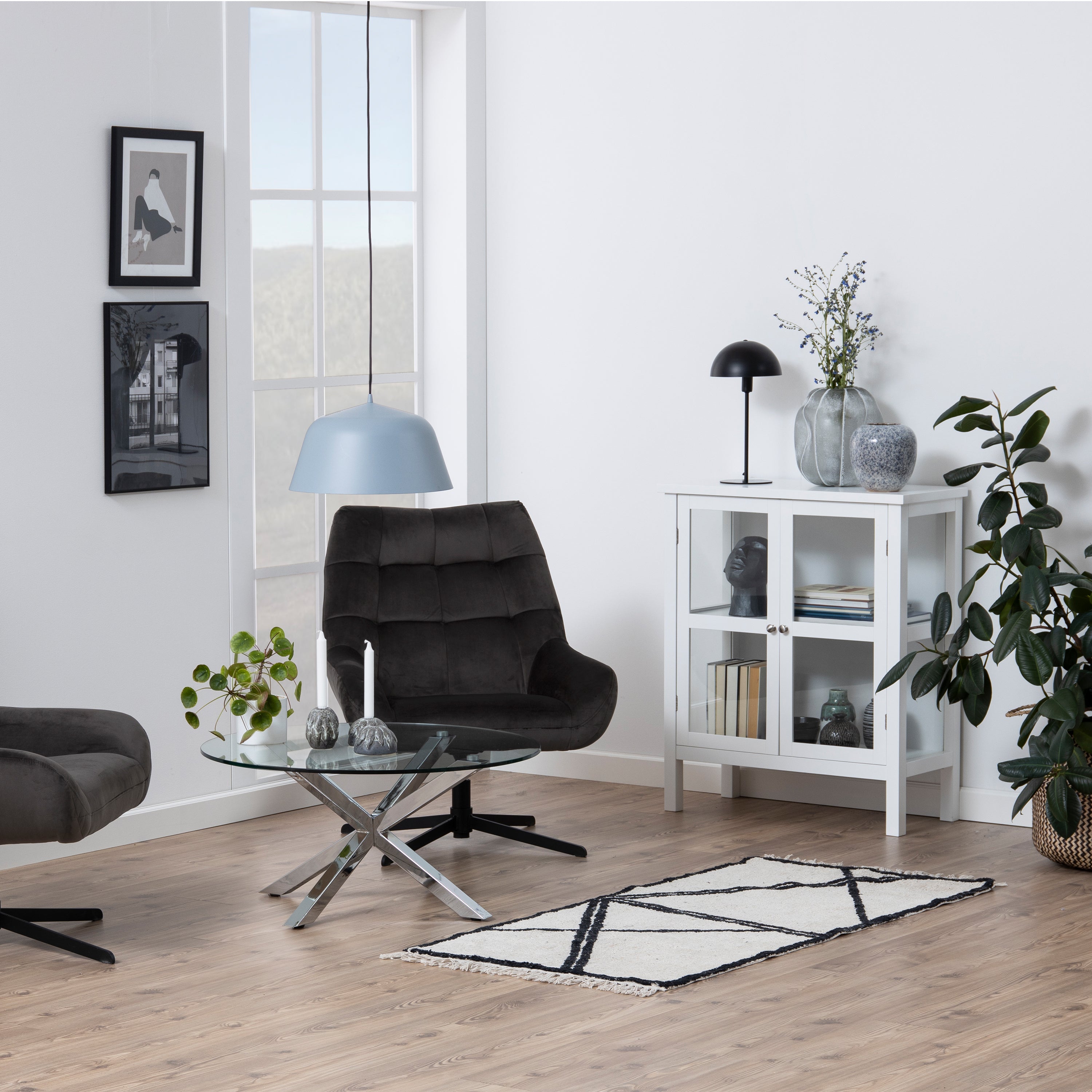 Heaven Round Coffee Table with Glass Top and Chrome Legs – FTG, view 4