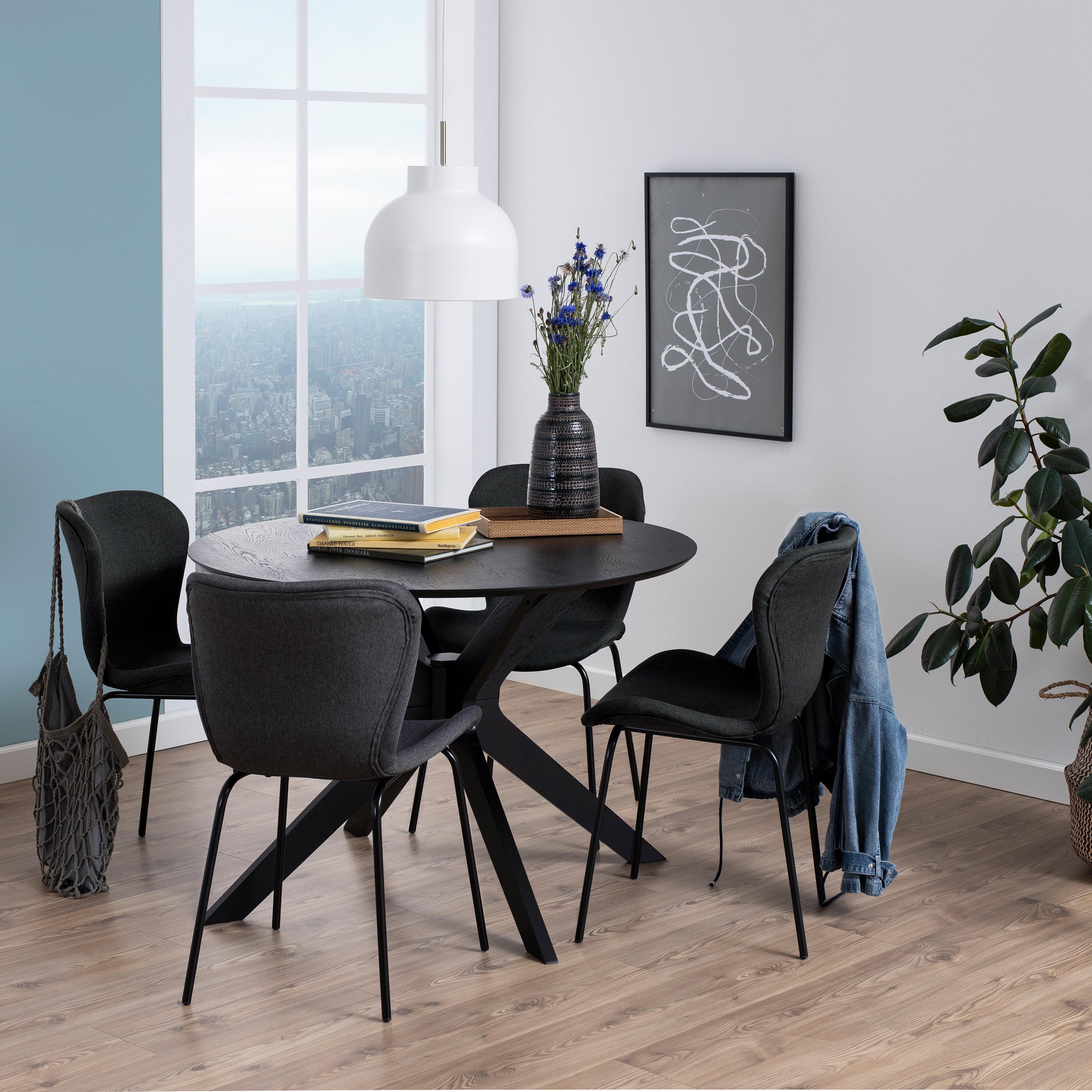 I_Duncan Round Coffee Tablein Black 105x75cm – FTG, view 3