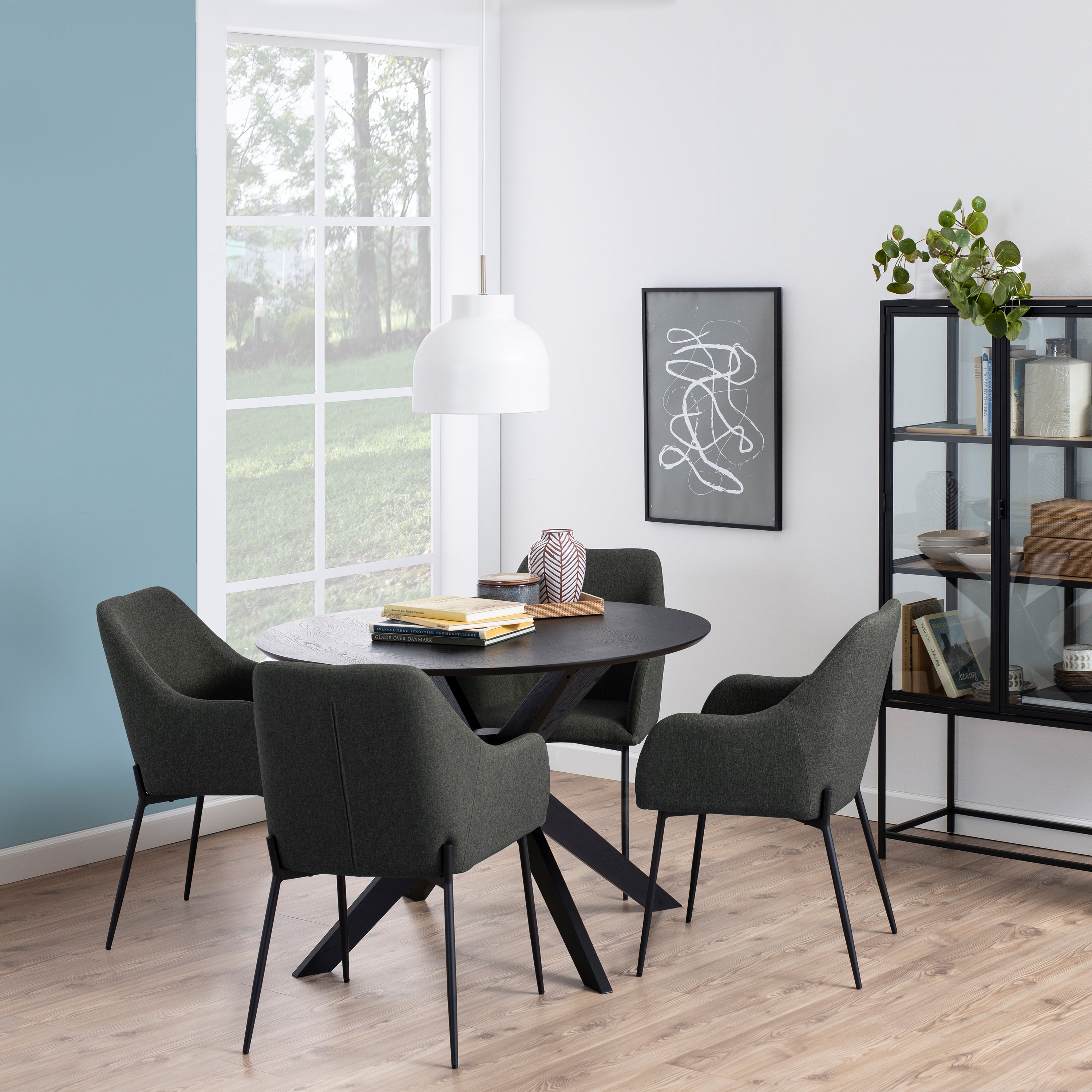 I_Duncan Round Coffee Tablein Black 105x75cm – FTG, view 4