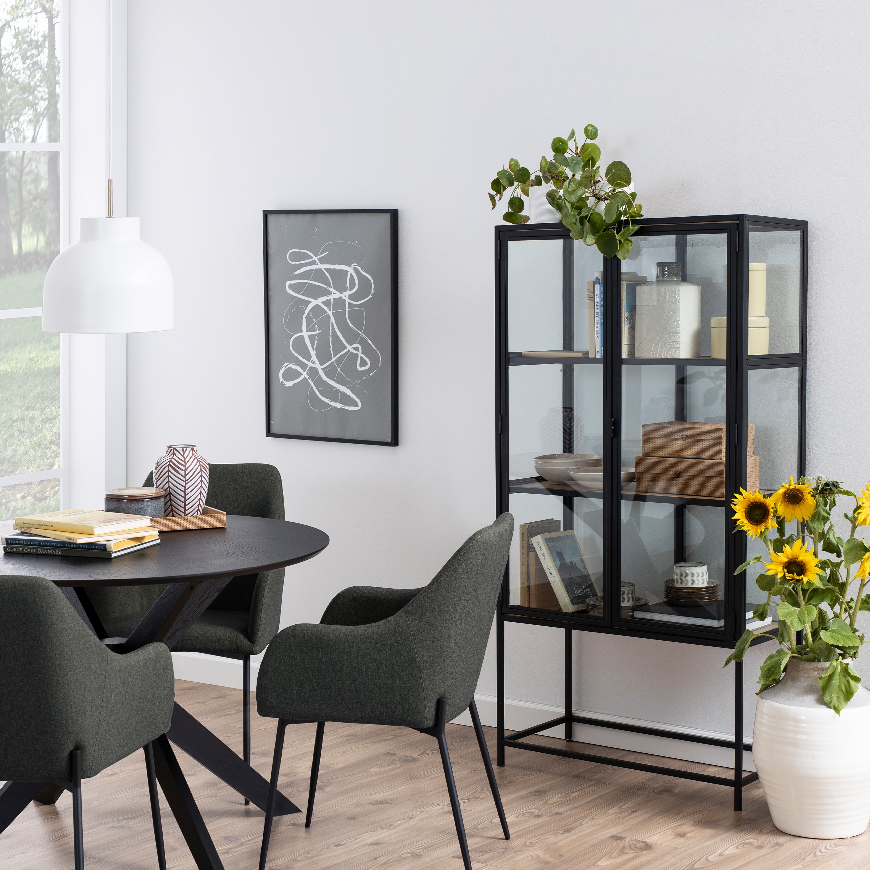 I_Duncan Round Coffee Tablein Black 105x75cm – FTG, view 5