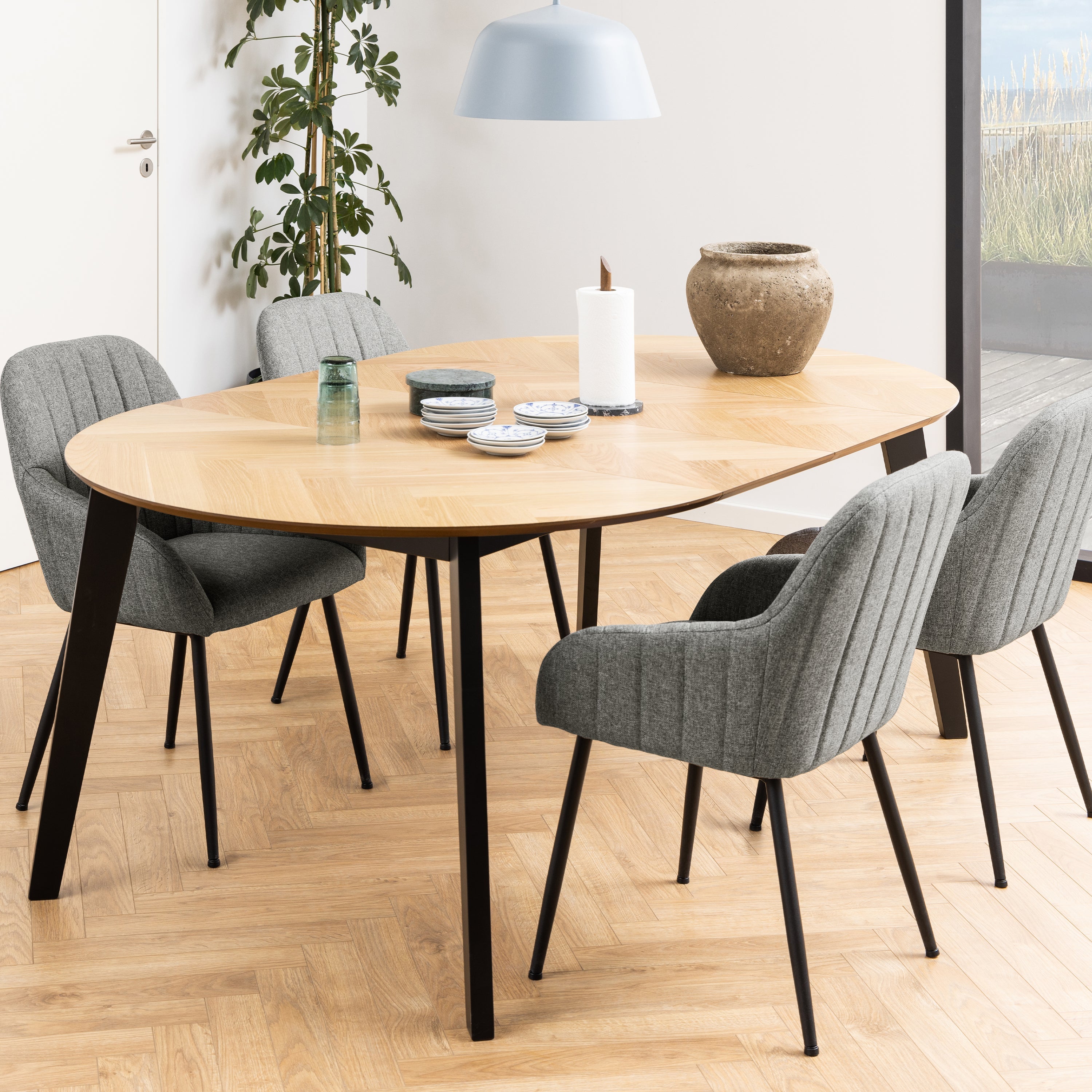 Georgetown Round Dining Table in Oak & Black – FTG, view 5