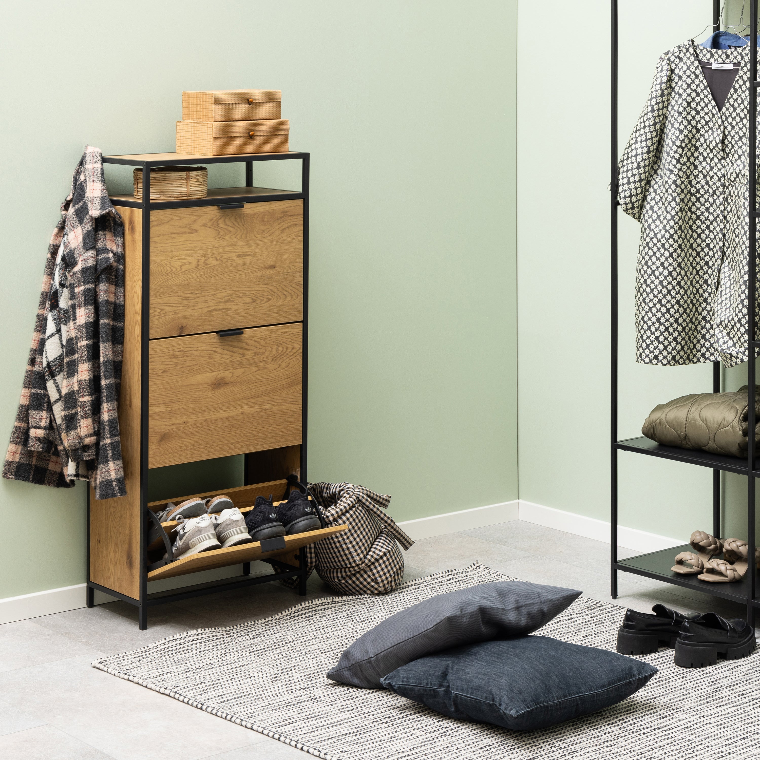Seaford Shoe Cabinet in Black and Oak – FTG, view 5