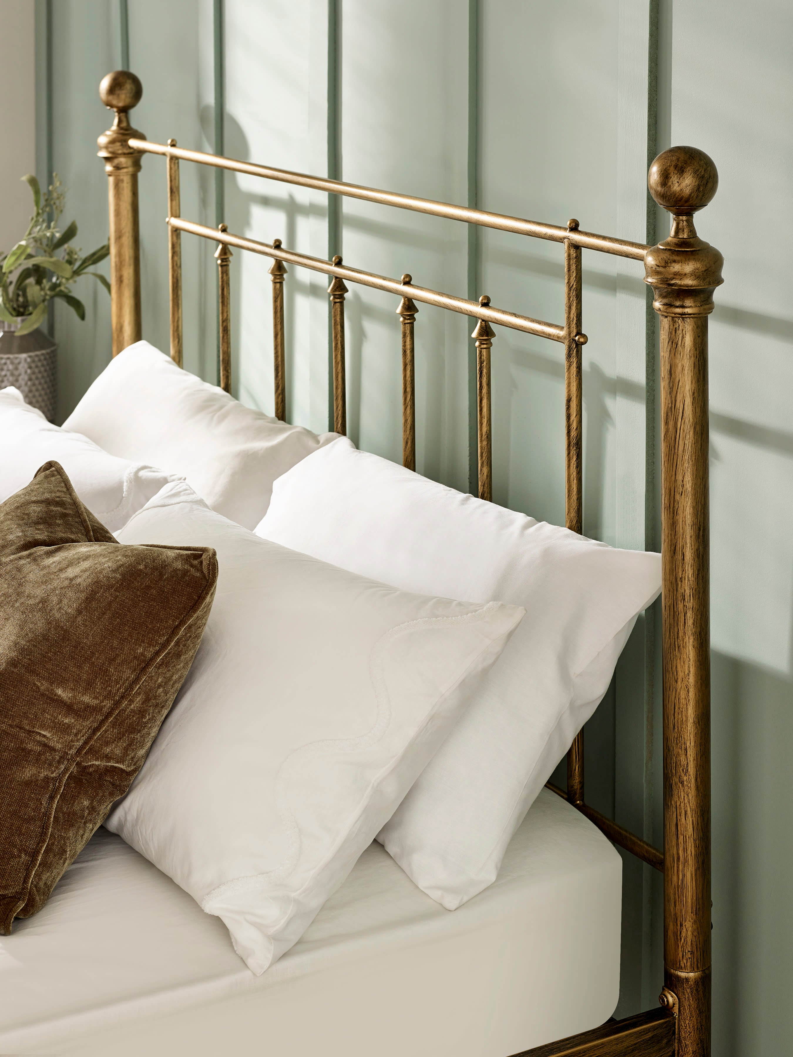 Aurealia Brass Effect Metal Bed