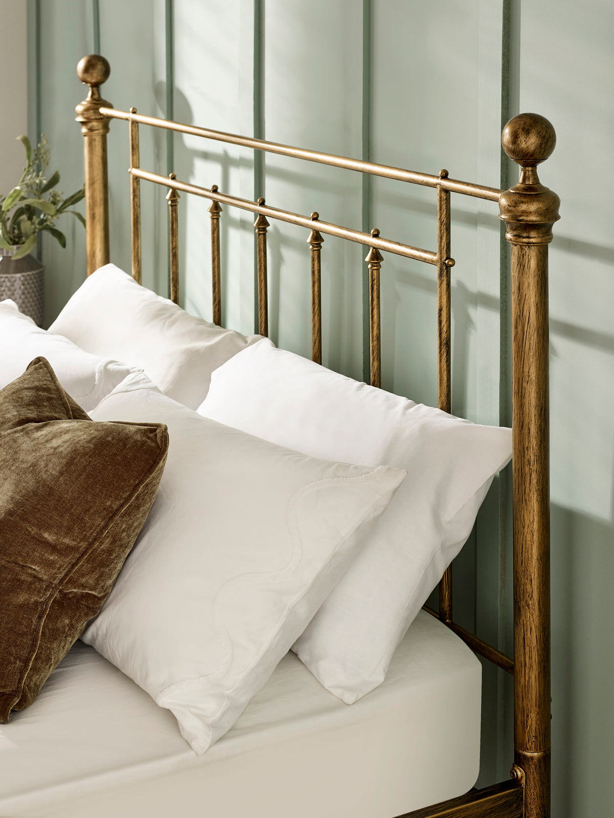 Aurealia Brass Effect Metal Bed