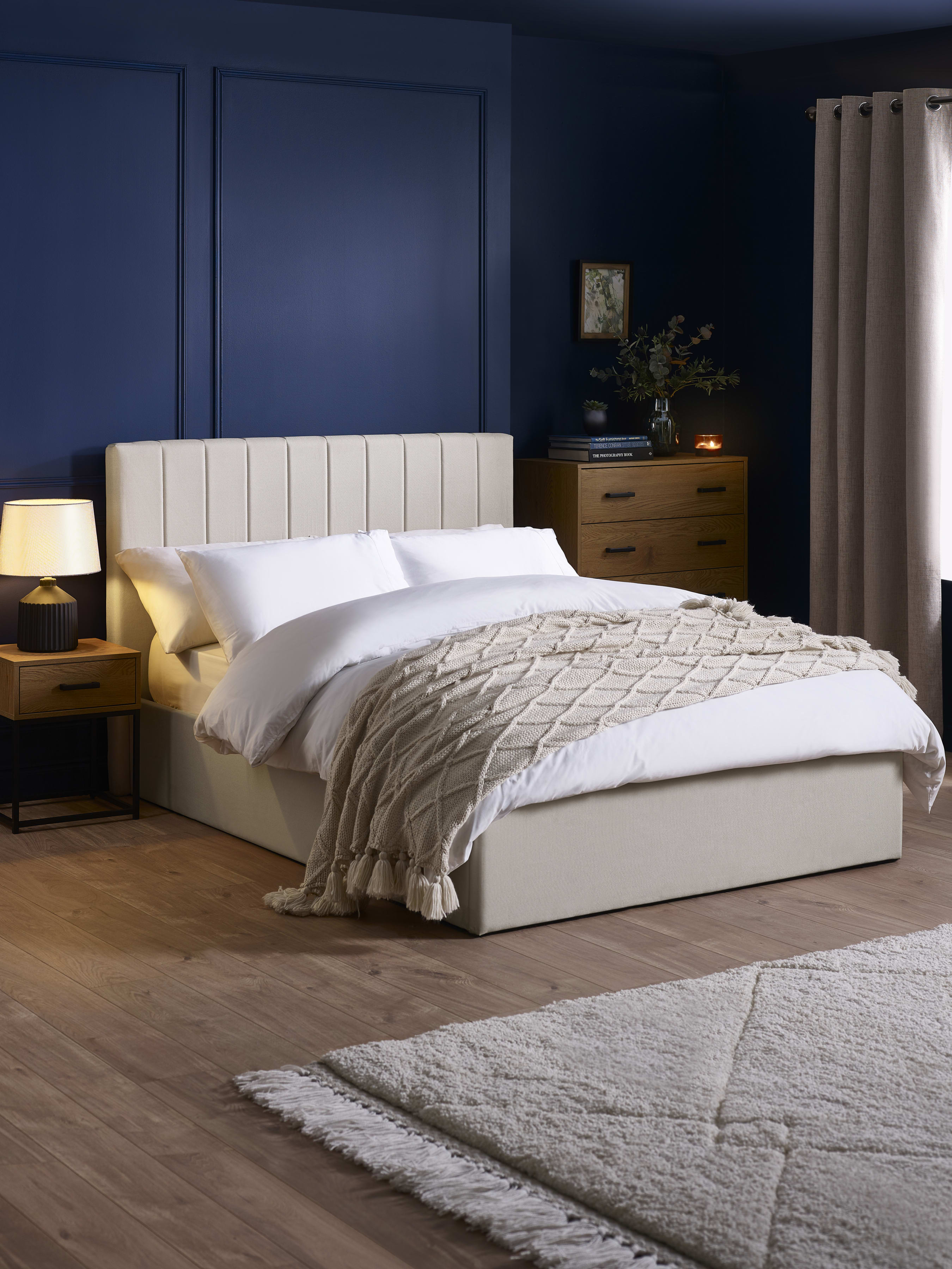 Aylen Oatmeal Faux Linen Upholstered Ottoman Storage Bed Frame – Oatmeal Linen