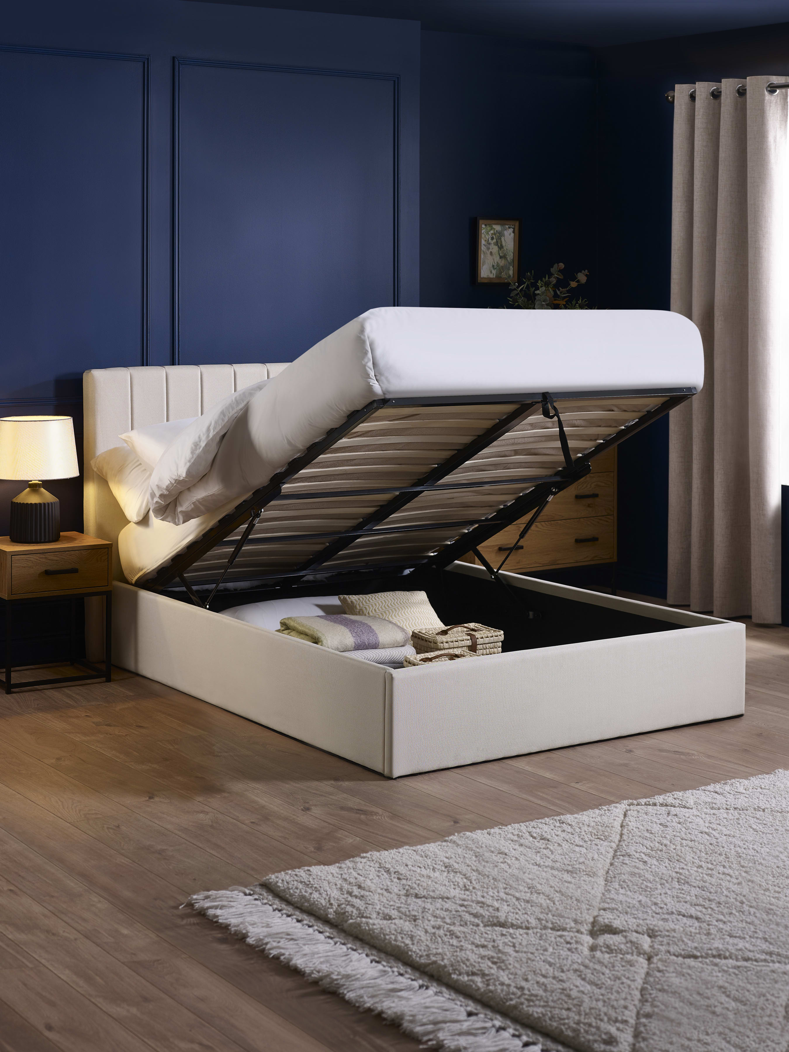 Aylen Oatmeal Faux Linen Upholstered Ottoman Storage Bed Frame – Oatmeal Linen