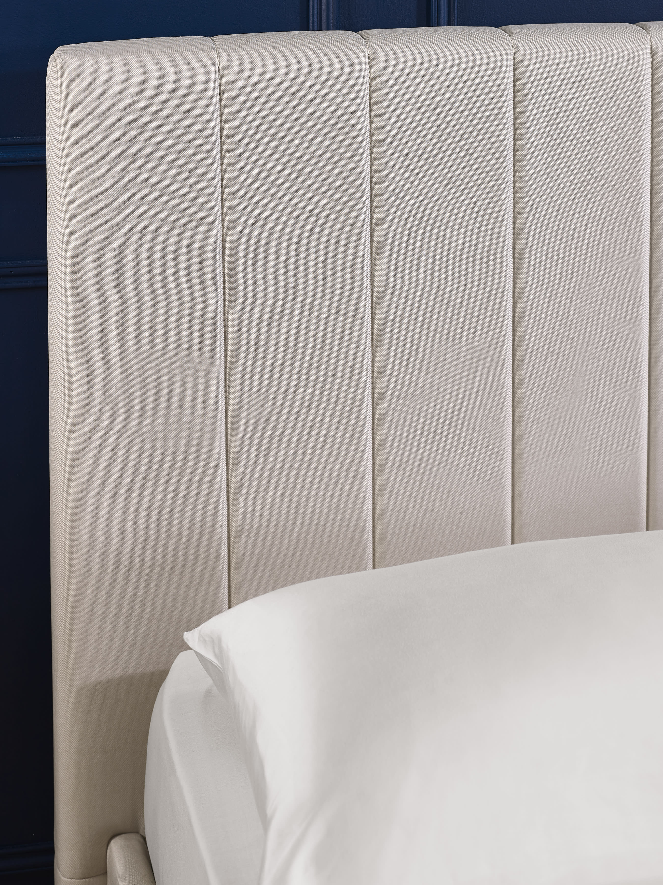 Aylen Oatmeal Faux Linen Upholstered Ottoman Storage Bed Frame – Oatmeal Linen