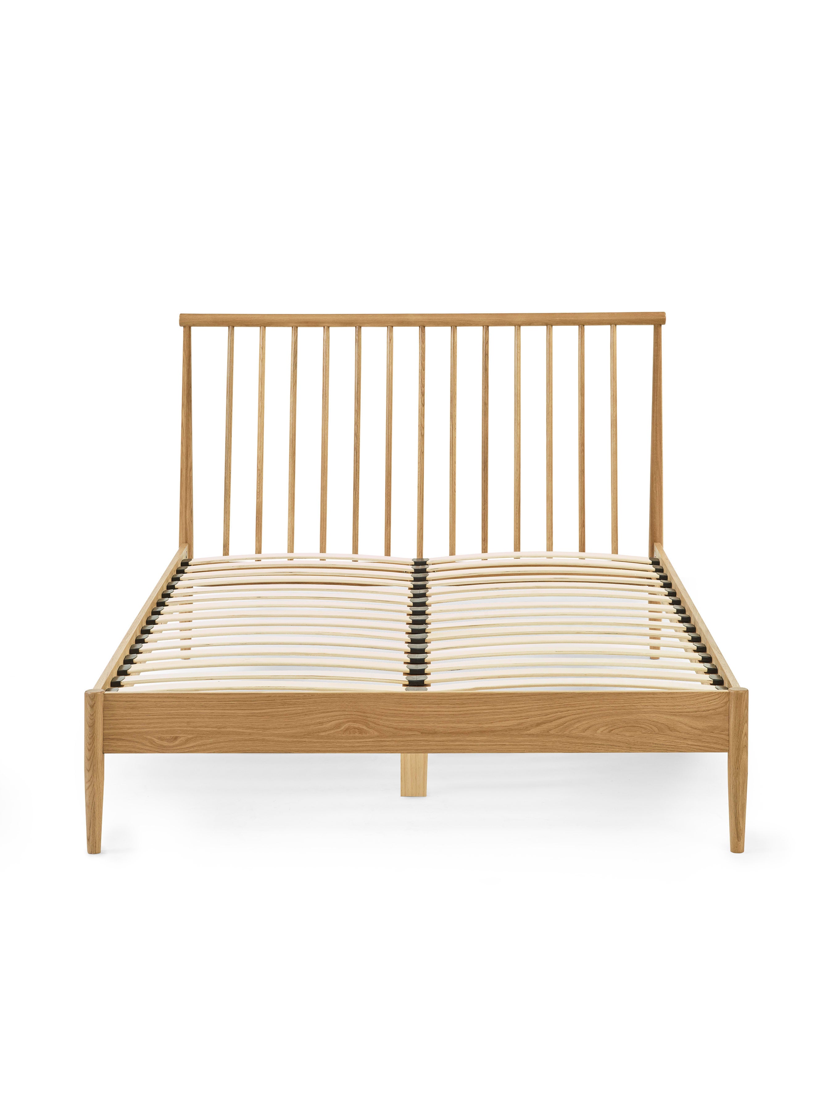 Belton Oak Spindle Bed