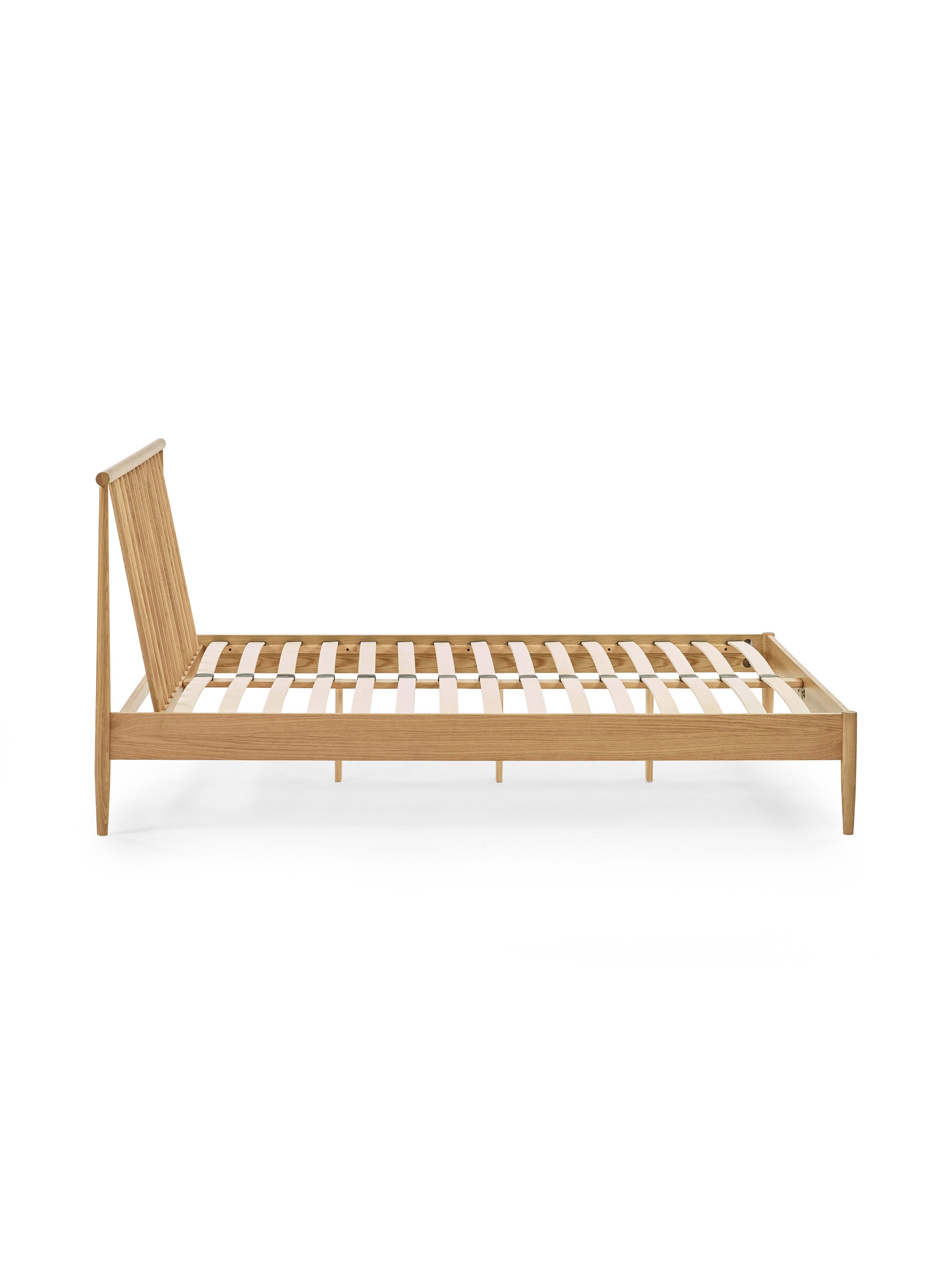 Belton Oak Spindle Bed