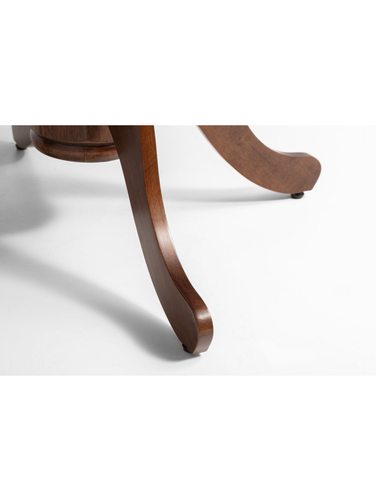 Canterbury Round To Oval Extending Table - Mahogany