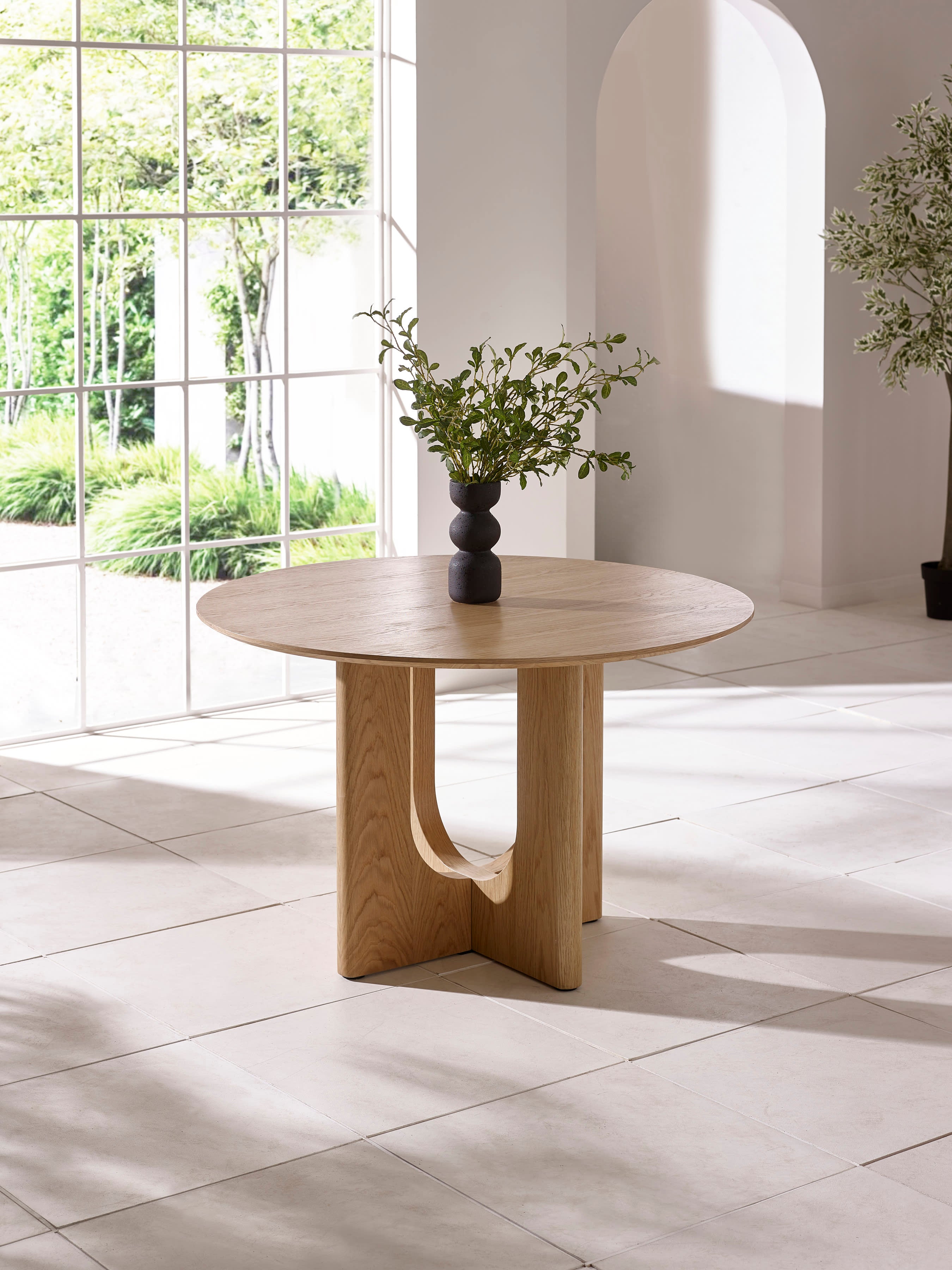 Cellini Oak Round Dining Table – Natural Oak Effect