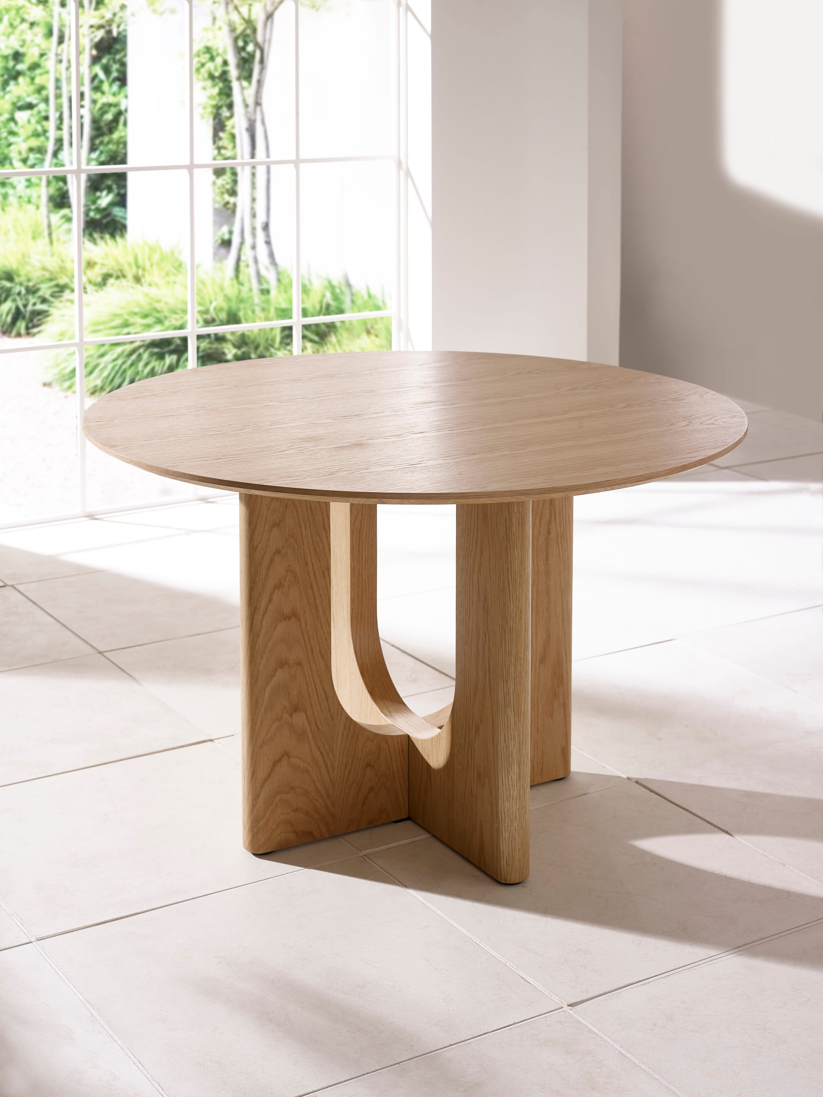 Cellini Oak Round Dining Table – Natural Oak Effect