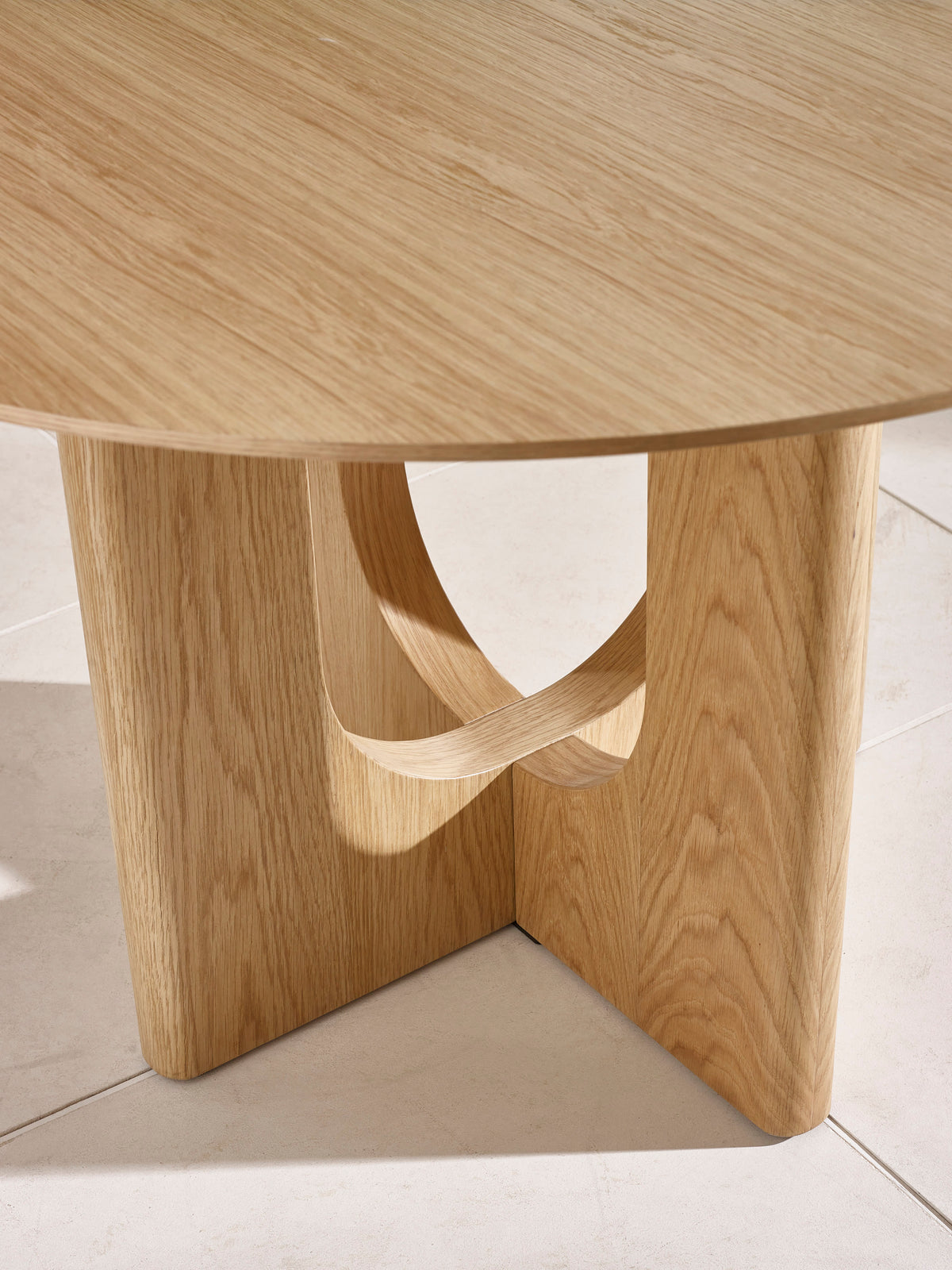 Cellini Oak Round Dining Table – Natural Oak Effect