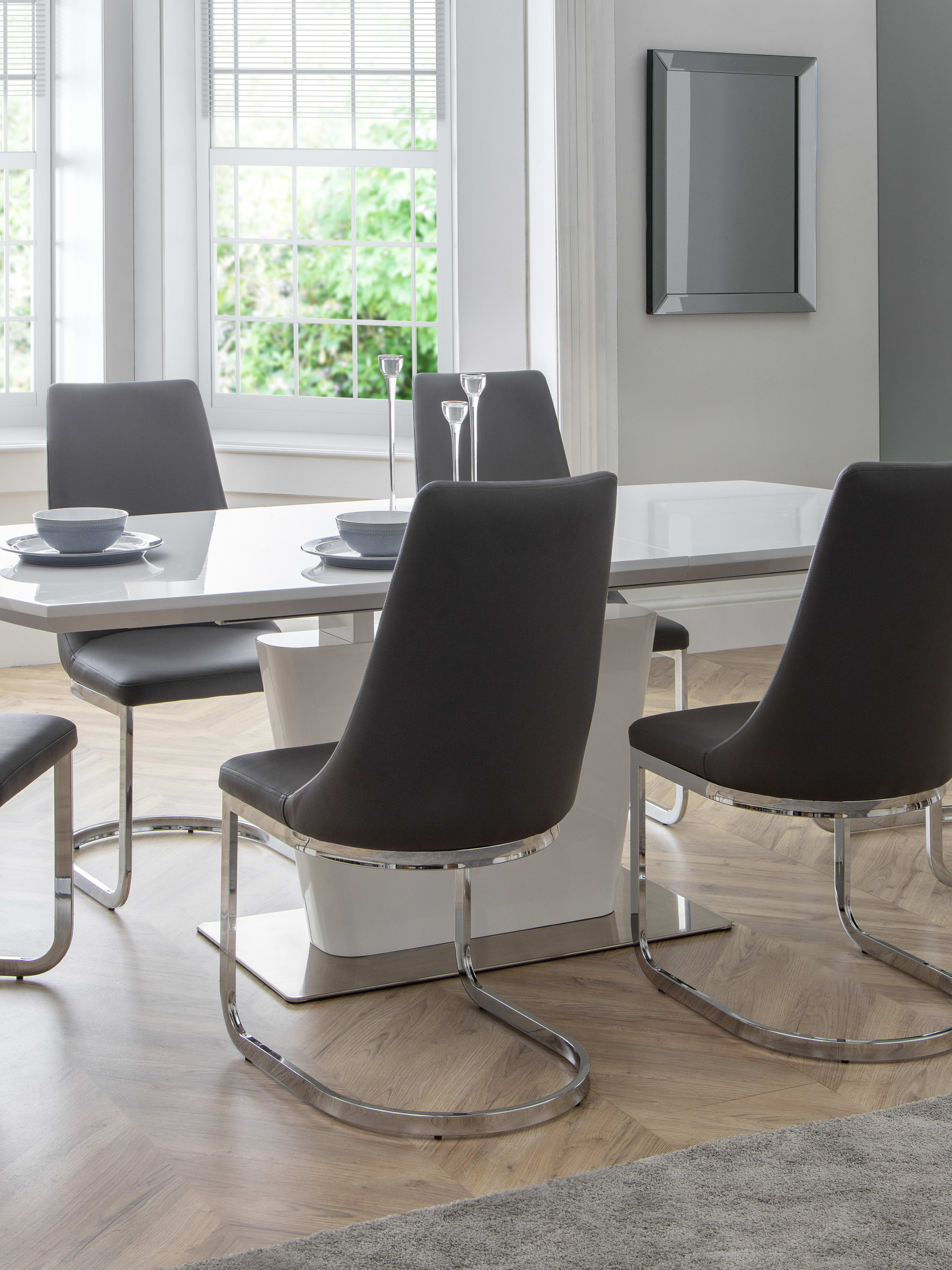 Como White High Gloss Table and 6 Como Chairs
