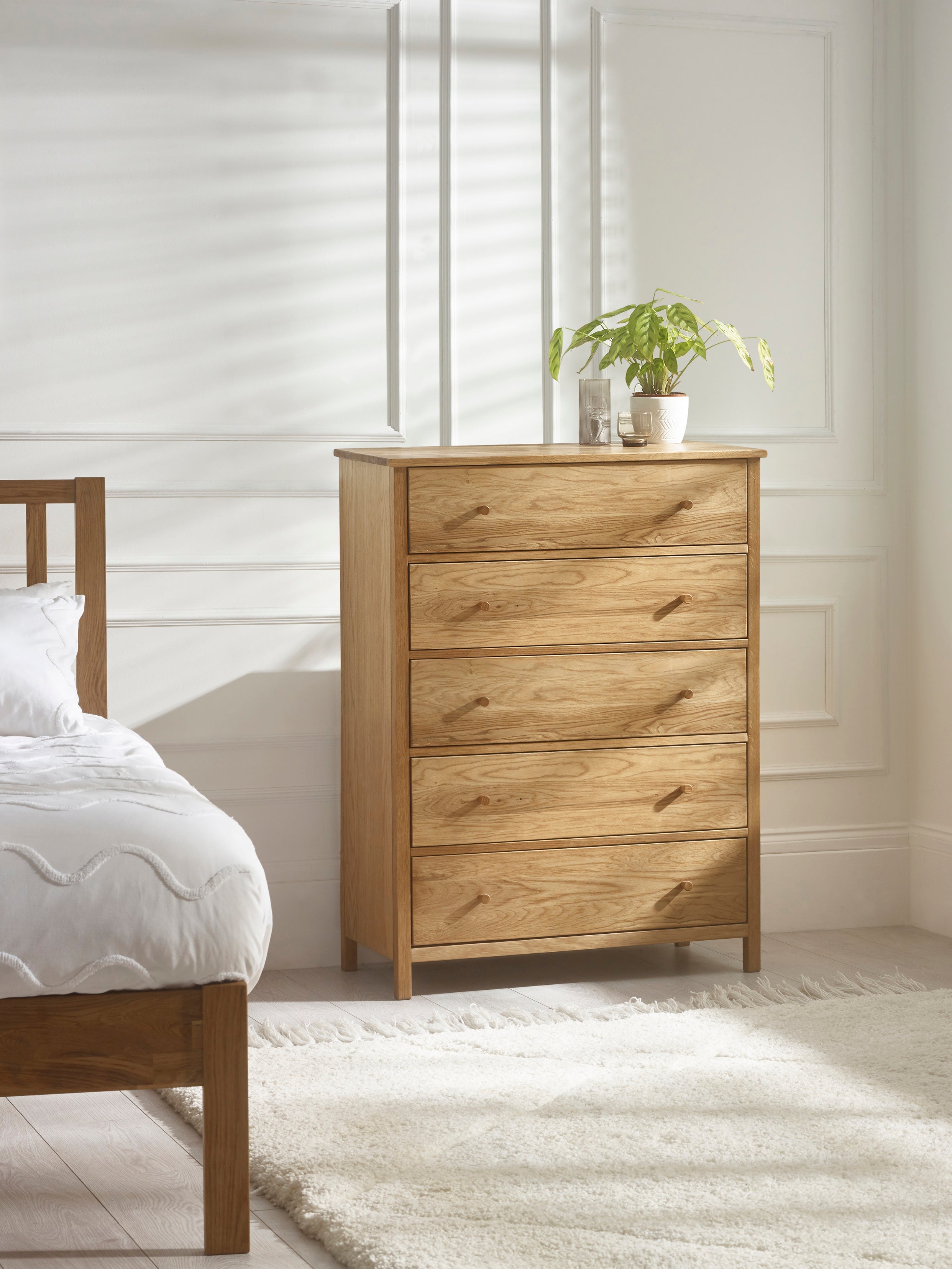 Coxmoor 5 Drawer Wide Chest - Oak – Julian Bowen, view 5