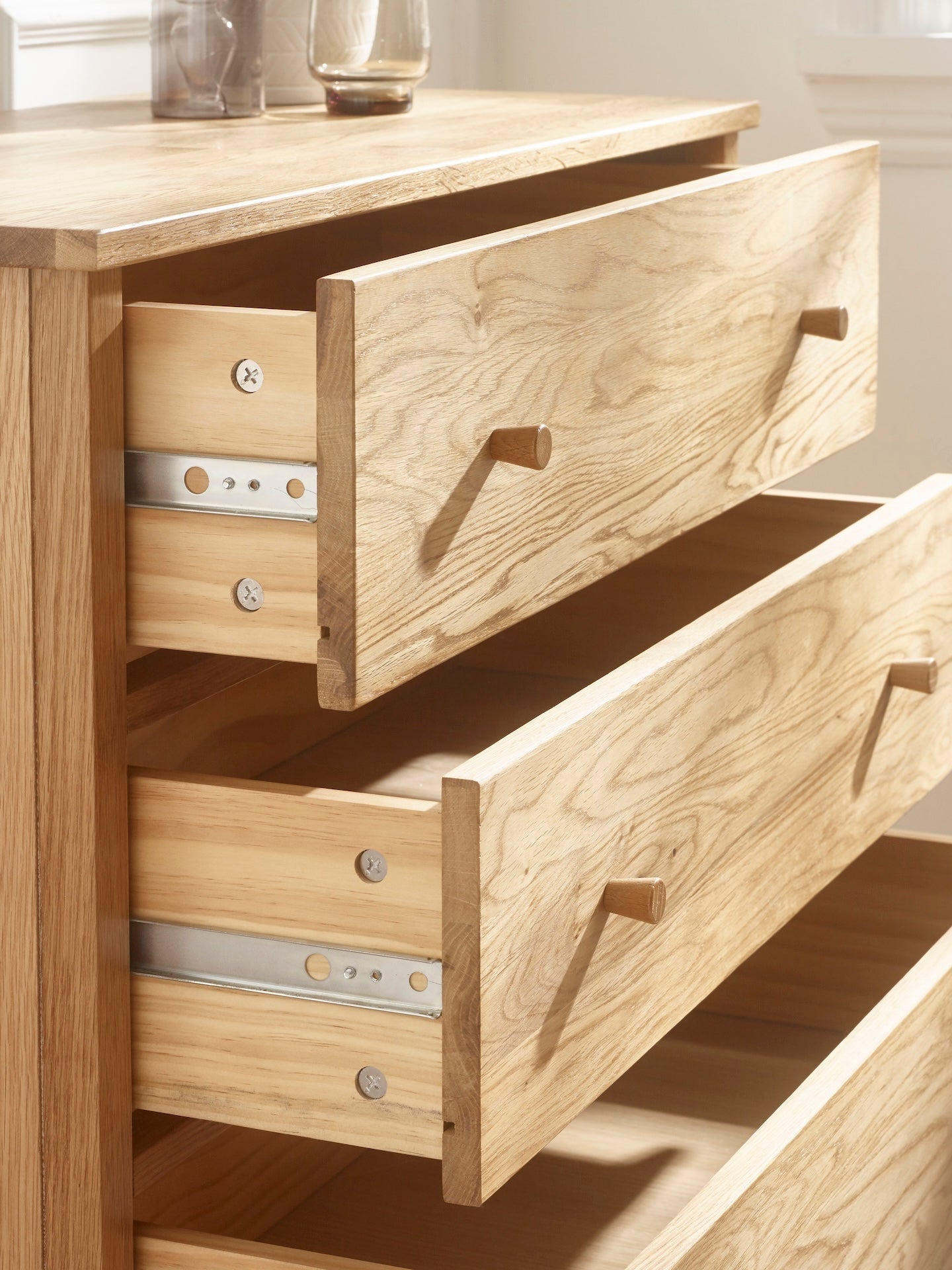 Coxmoor 5 Drawer Wide Chest - Oak – Julian Bowen, view 3
