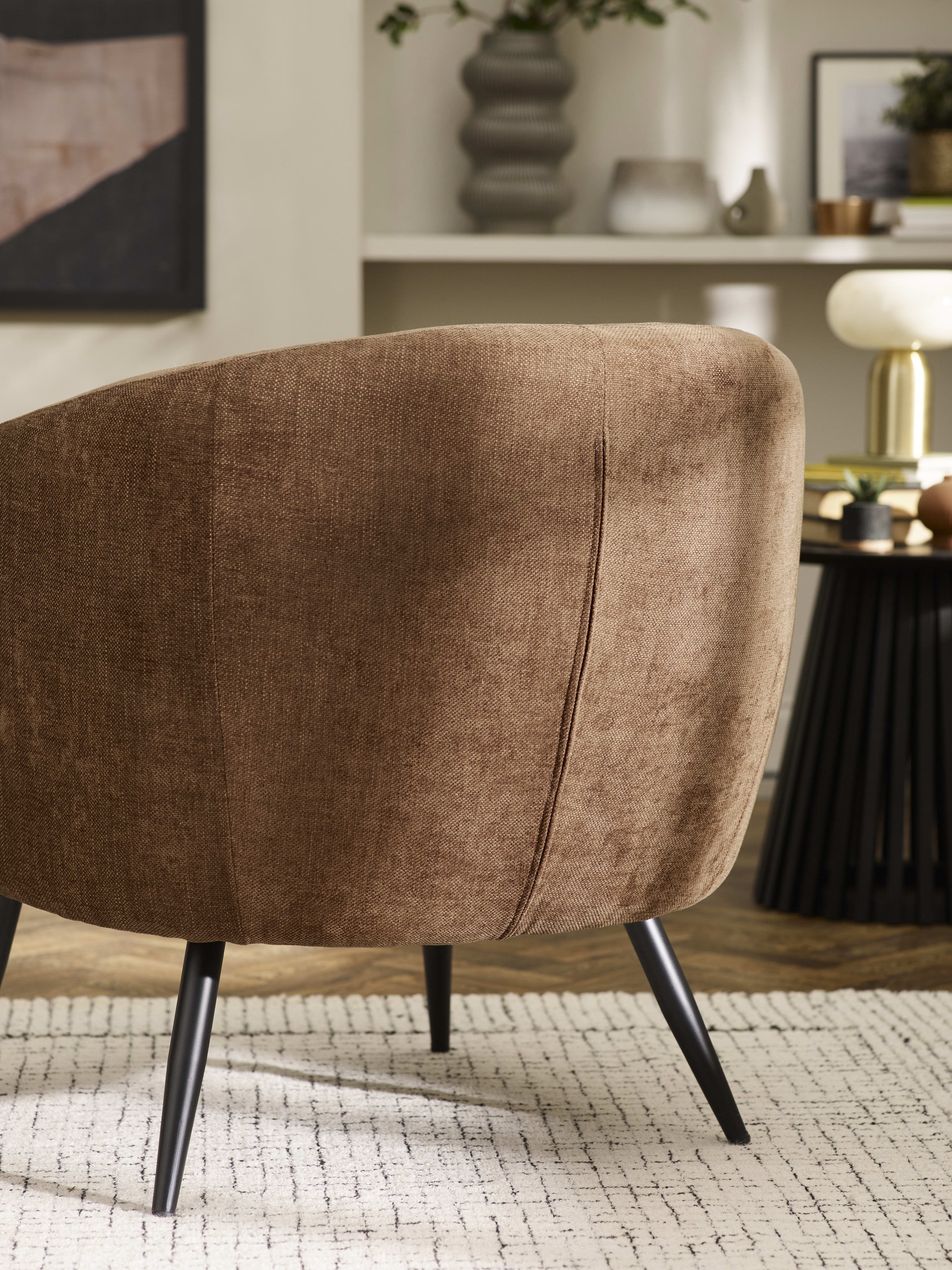 Dahlia Rust Brown Linen Upholstered Accent Chair with Black Metal Legs – Rust Linen