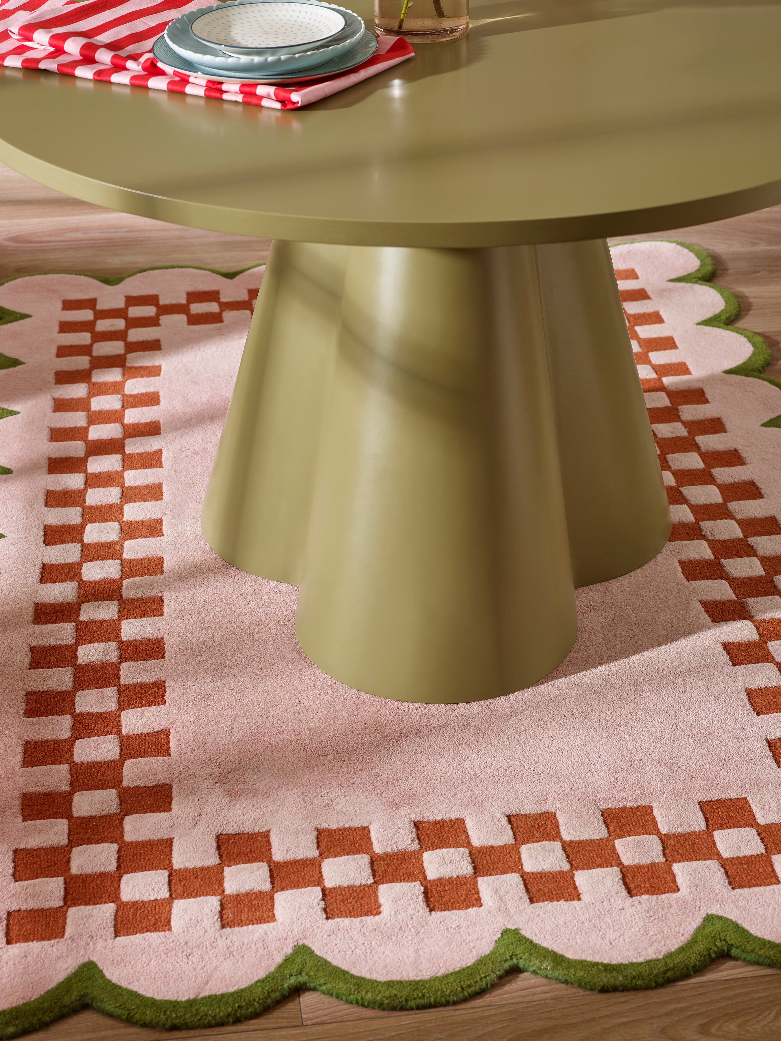 Fable Round Dining Table – Green