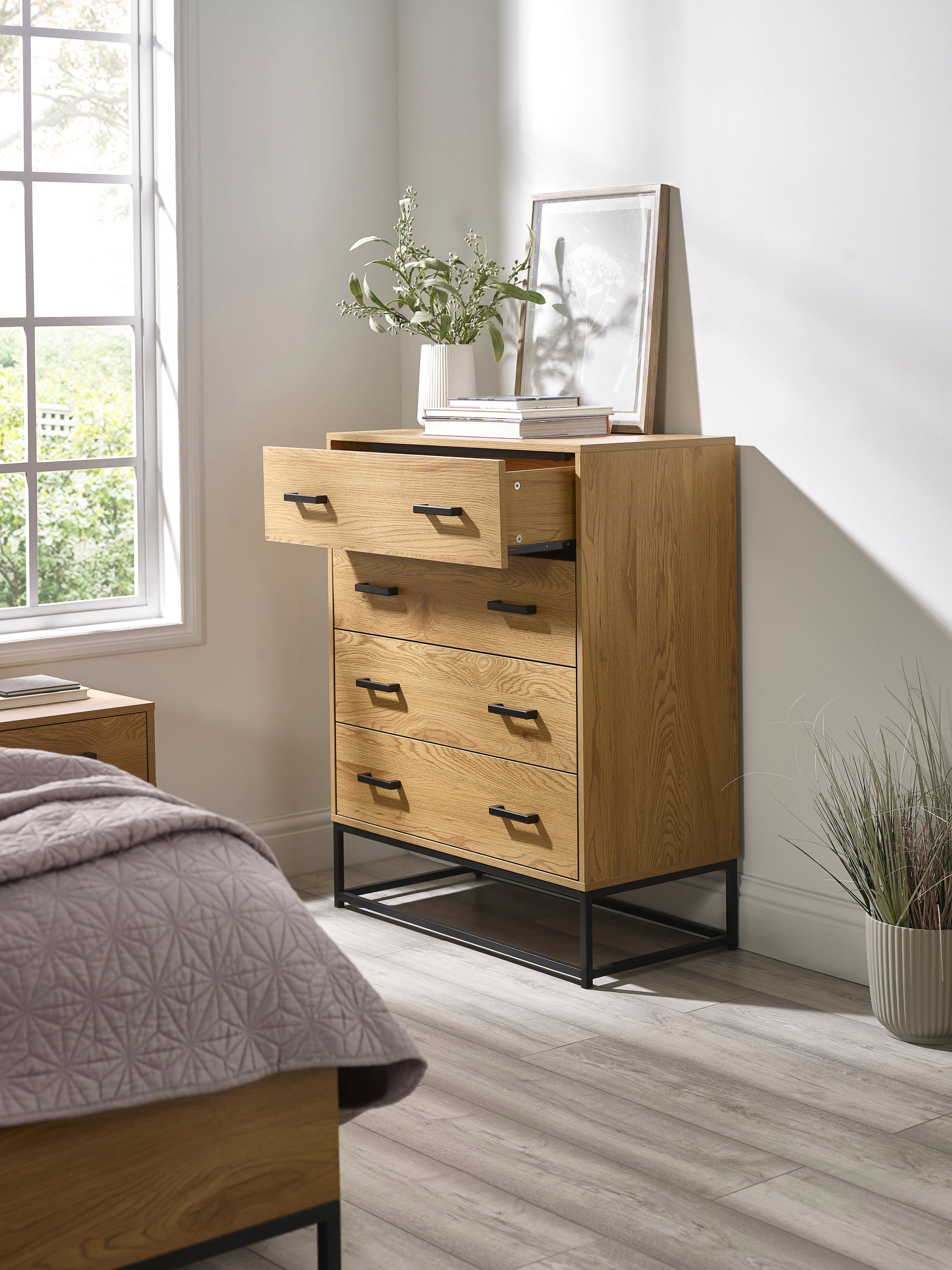 Harlow Light Oak Effect 4 Drawer Chest