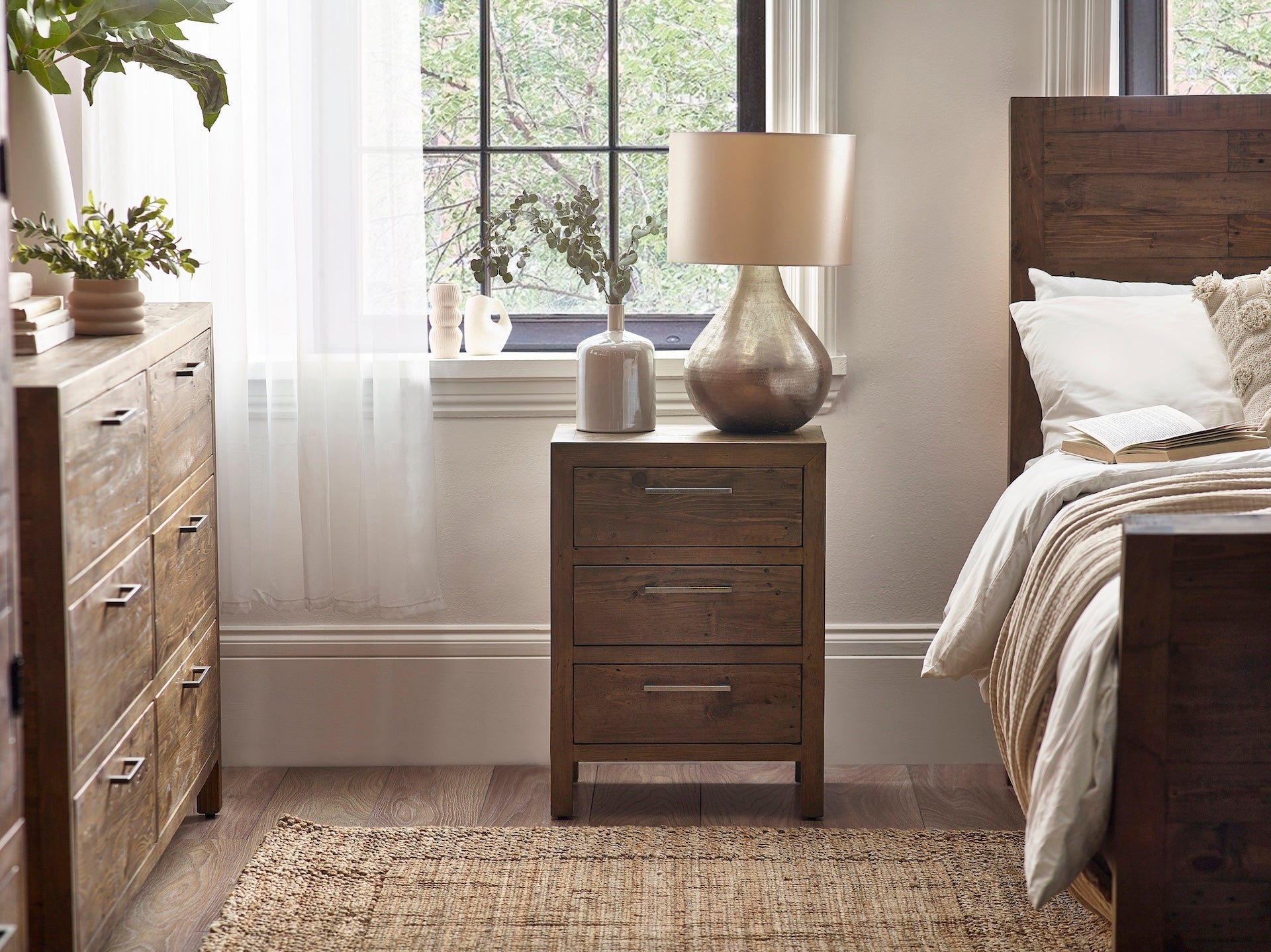 Heritage 3 Drawer Bedside – Julian Bowen, view 2