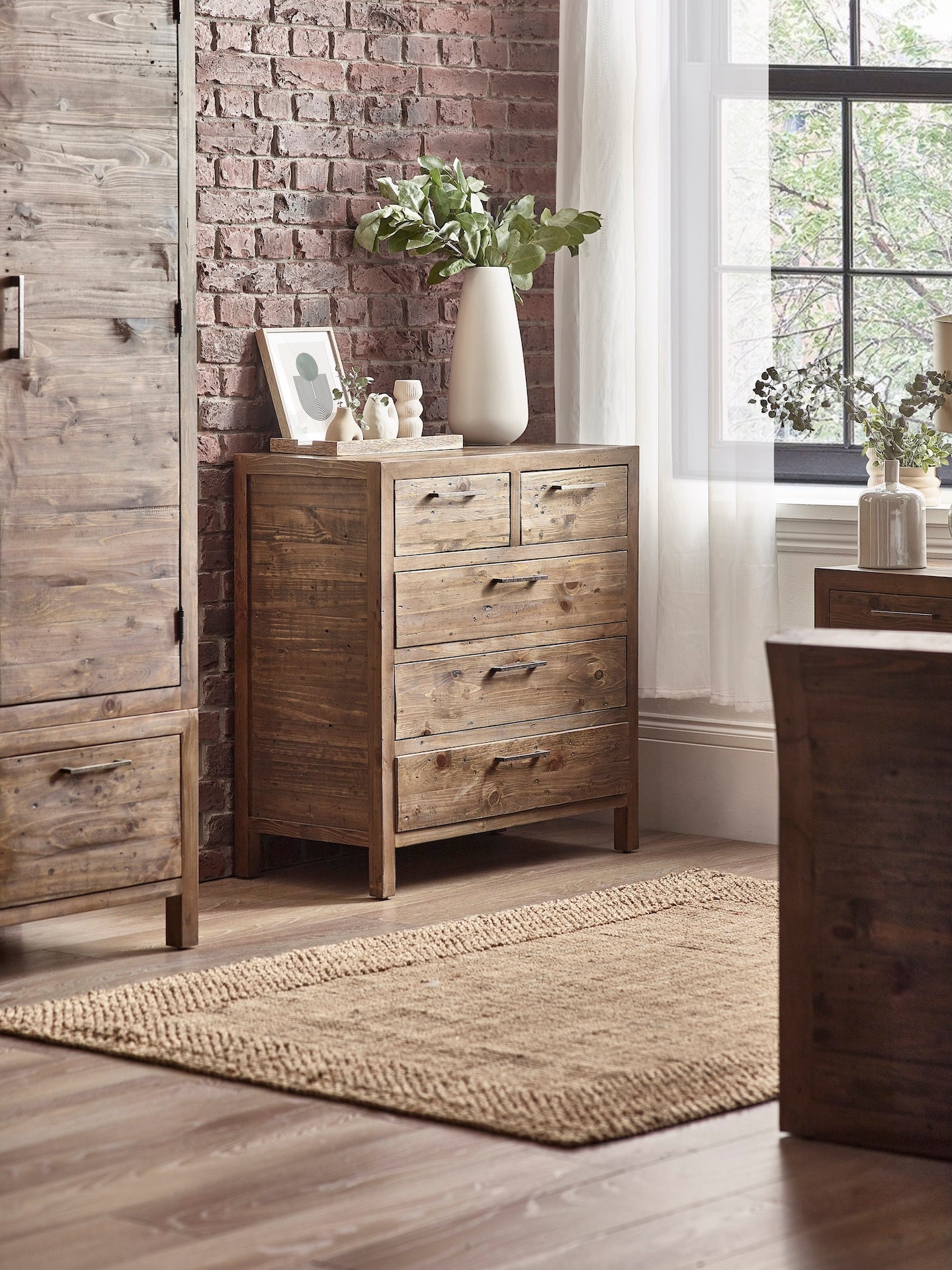 Heritage 3+2 Drawer Chest – Julian Bowen, view 2