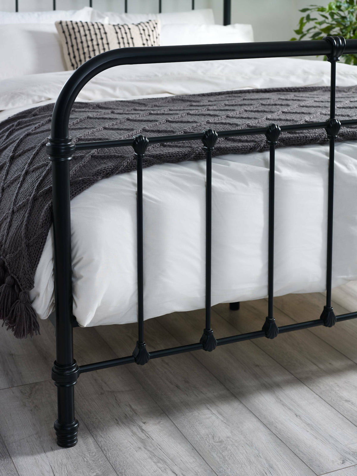 Logan Metal Bed