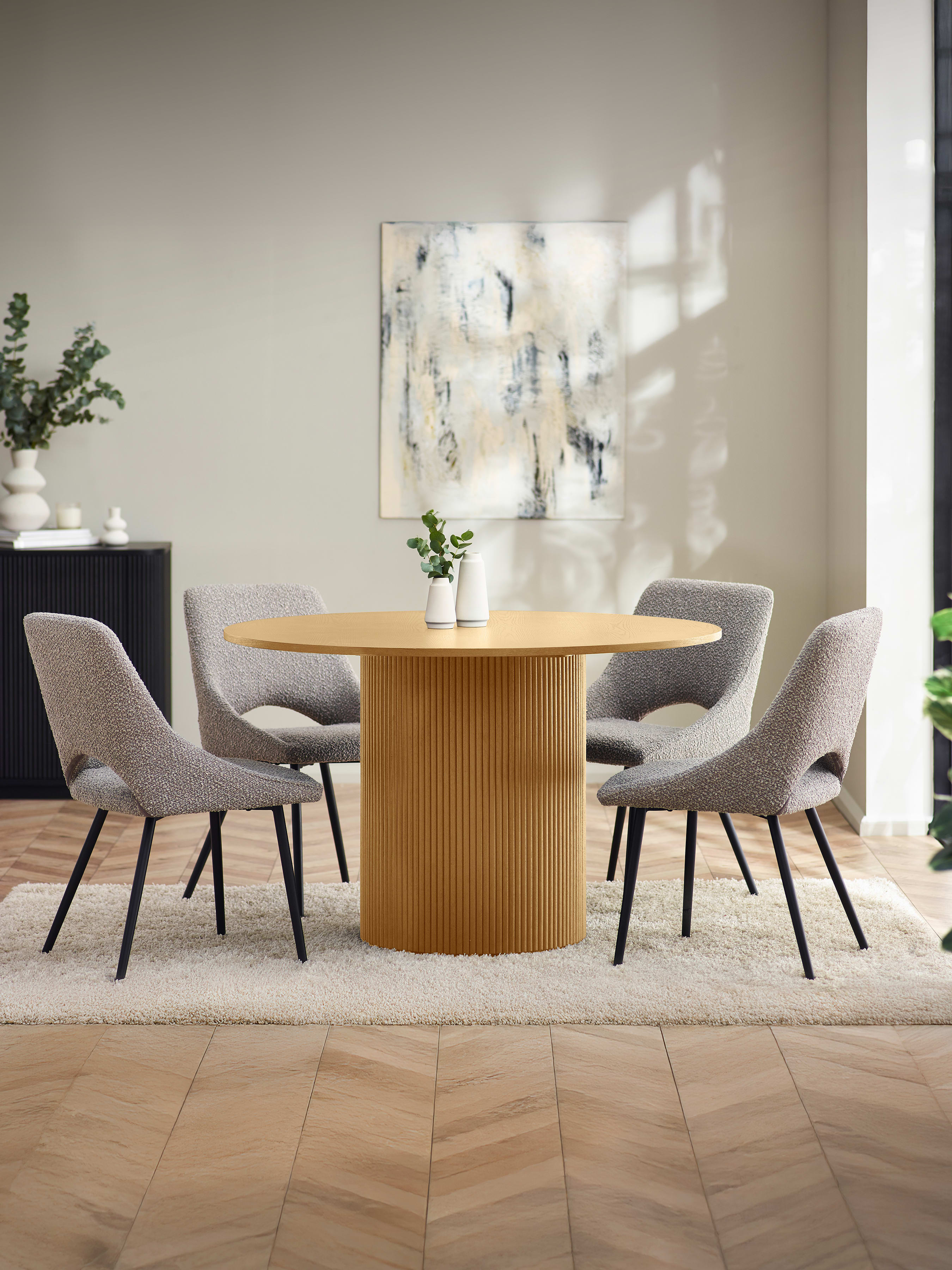 Louis Light Oak Fluted Round Dining Table – Light Oak Effect