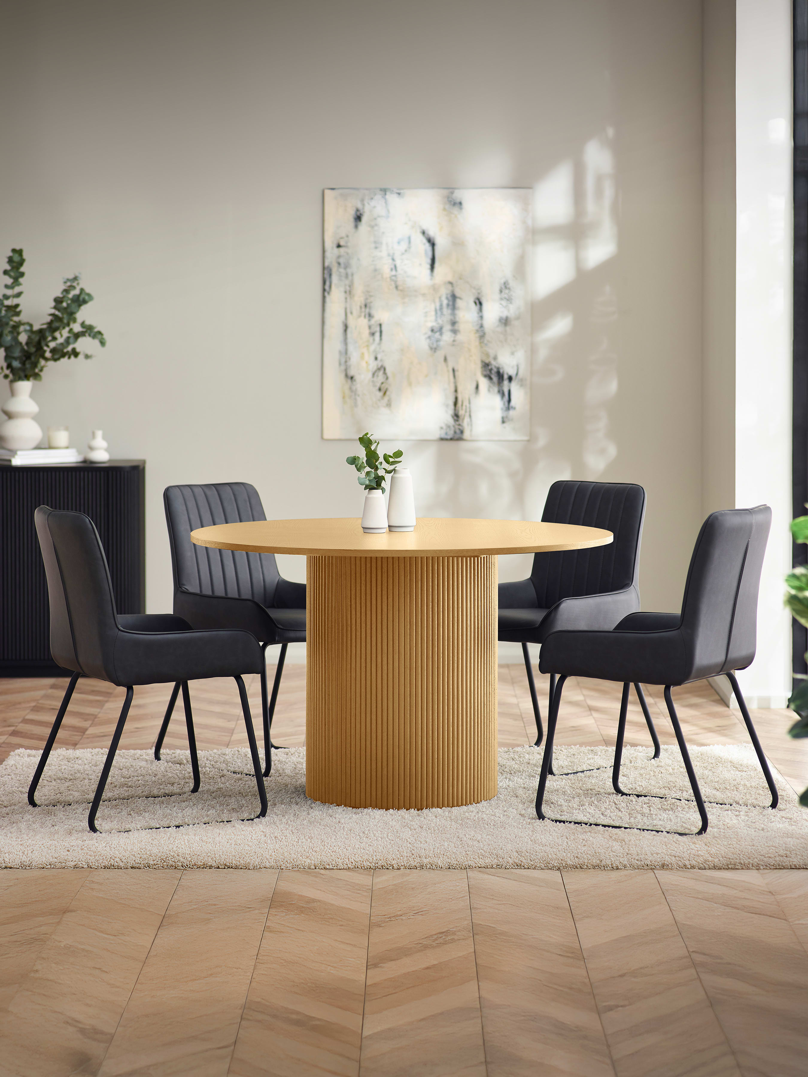 Louis Light Oak Fluted Round Dining Table – Light Oak Effect