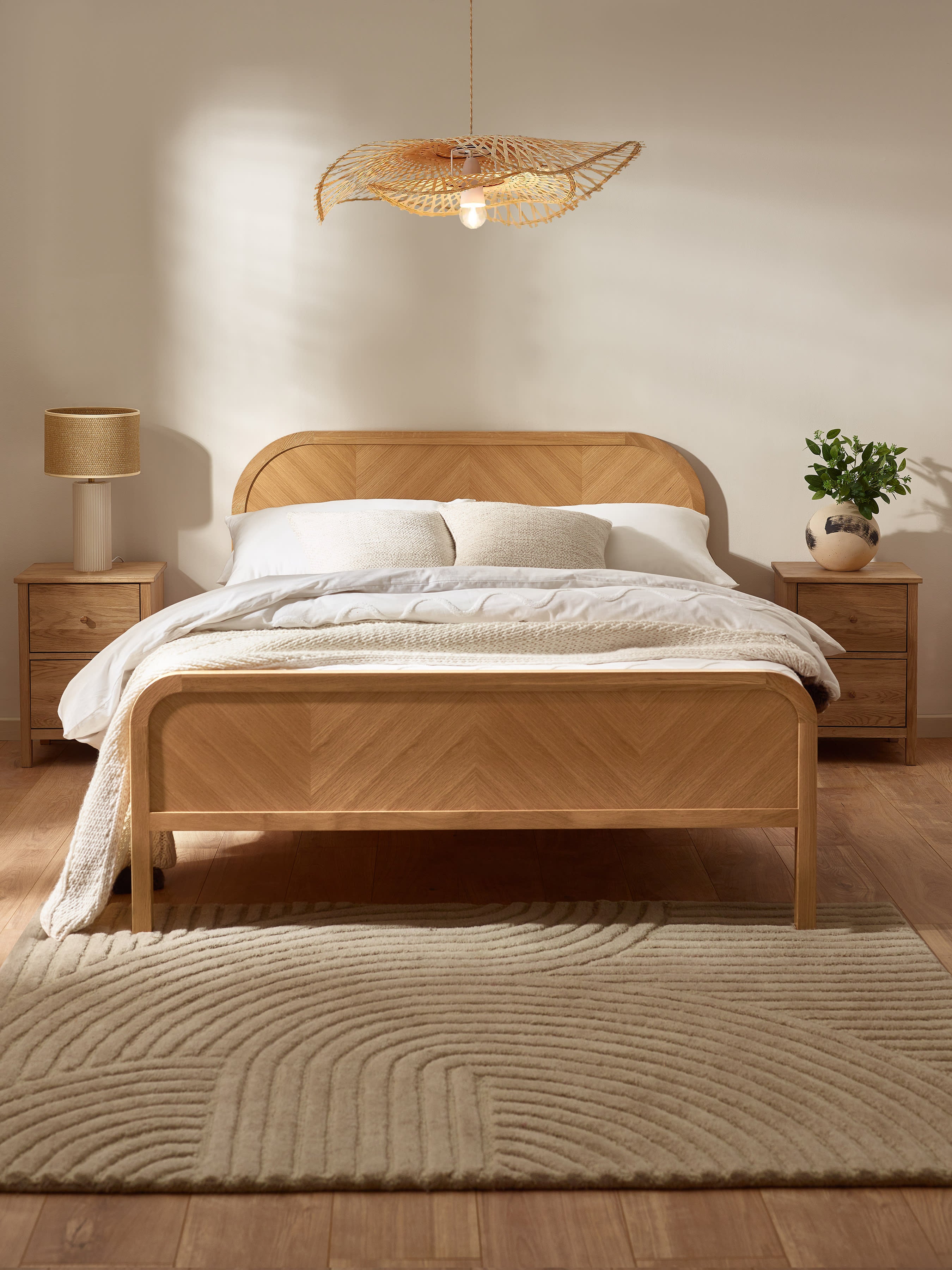 Milo Oak Effect Chevron Bed – Light Oak