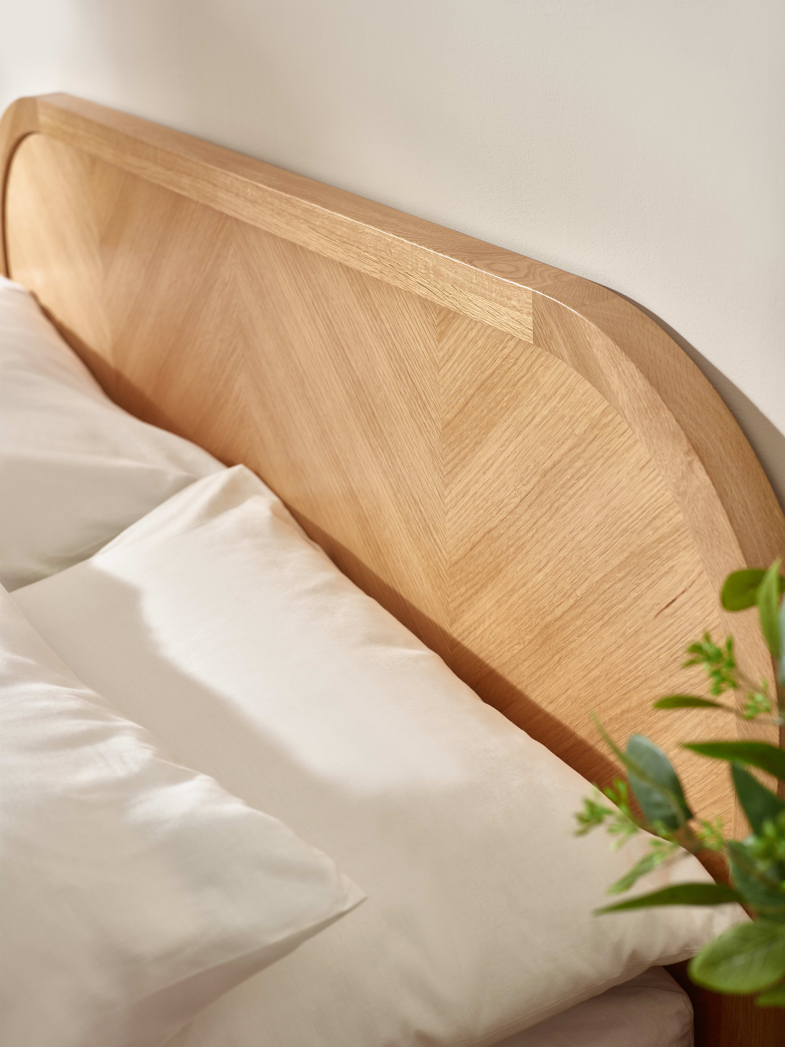 Milo Oak Effect Chevron Bed – Light Oak