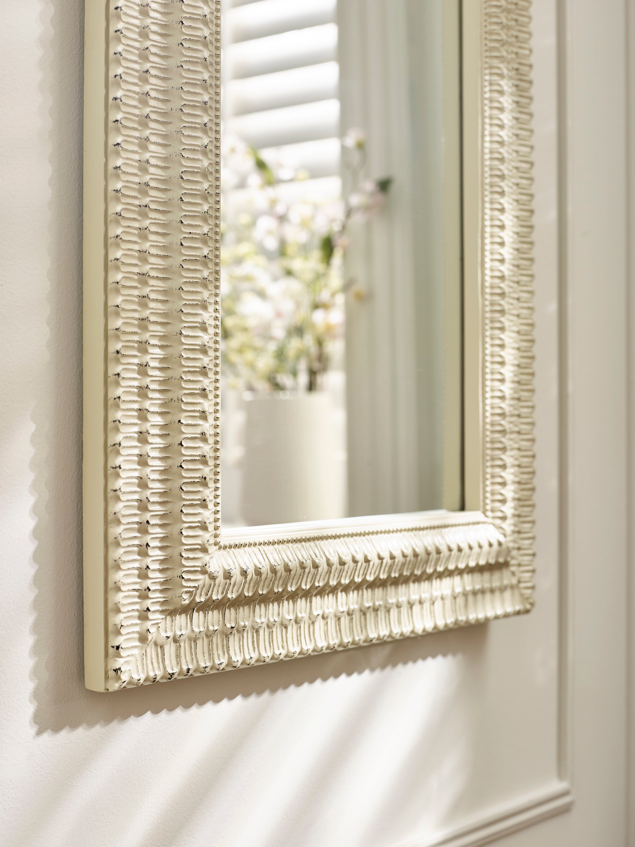 Alanis Rectangular Wall Mirror – White