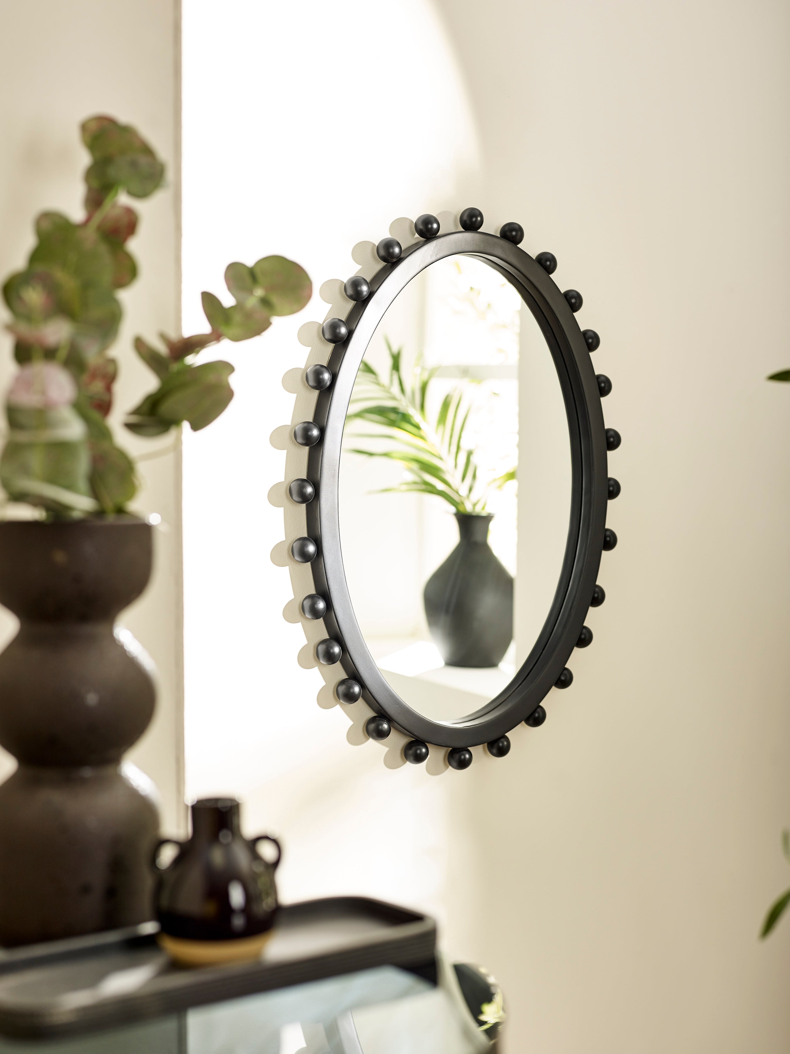 Hendrix Oval Beaded Wall Mirror – Black