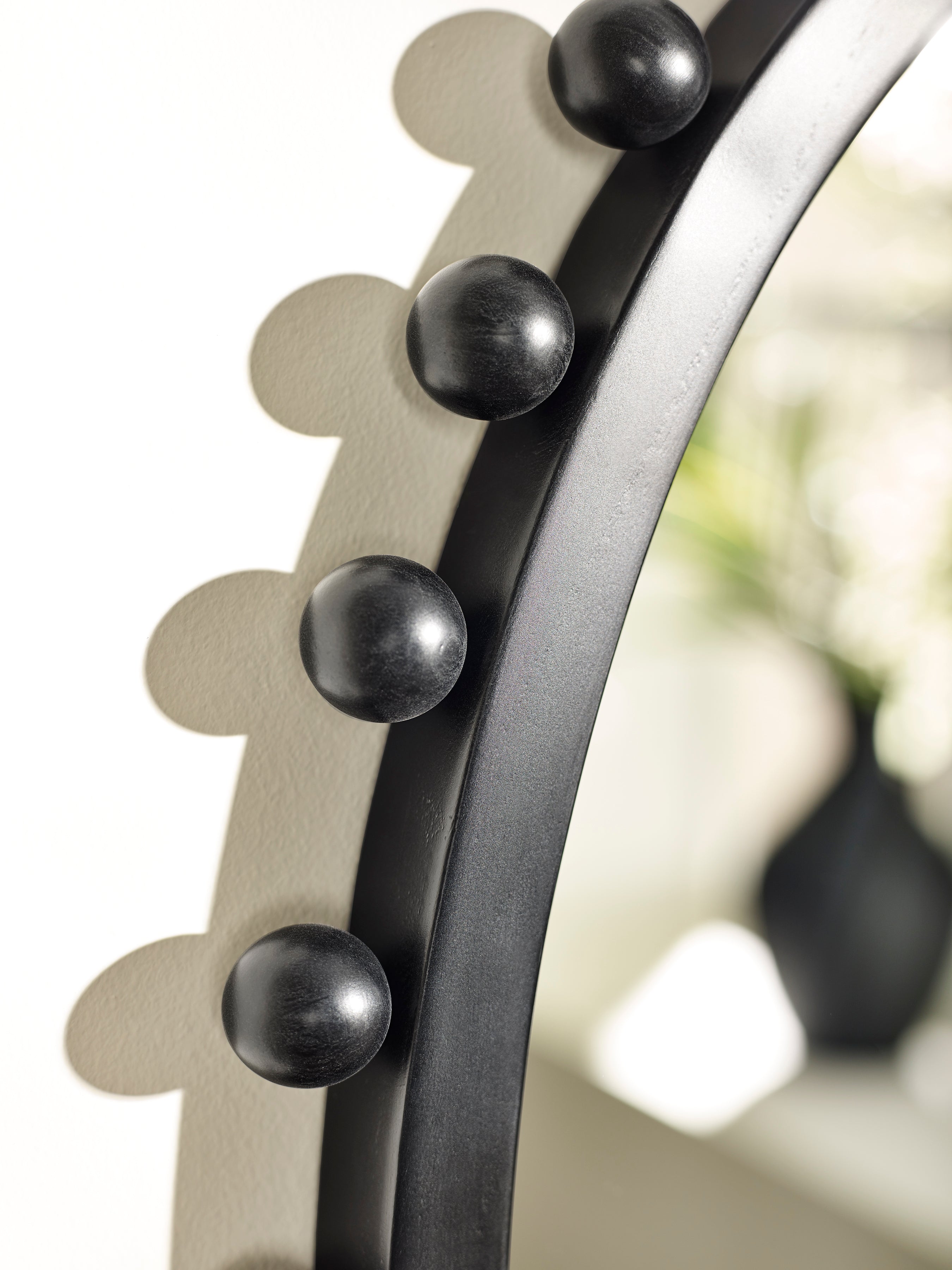 Hendrix Oval Beaded Wall Mirror – Black