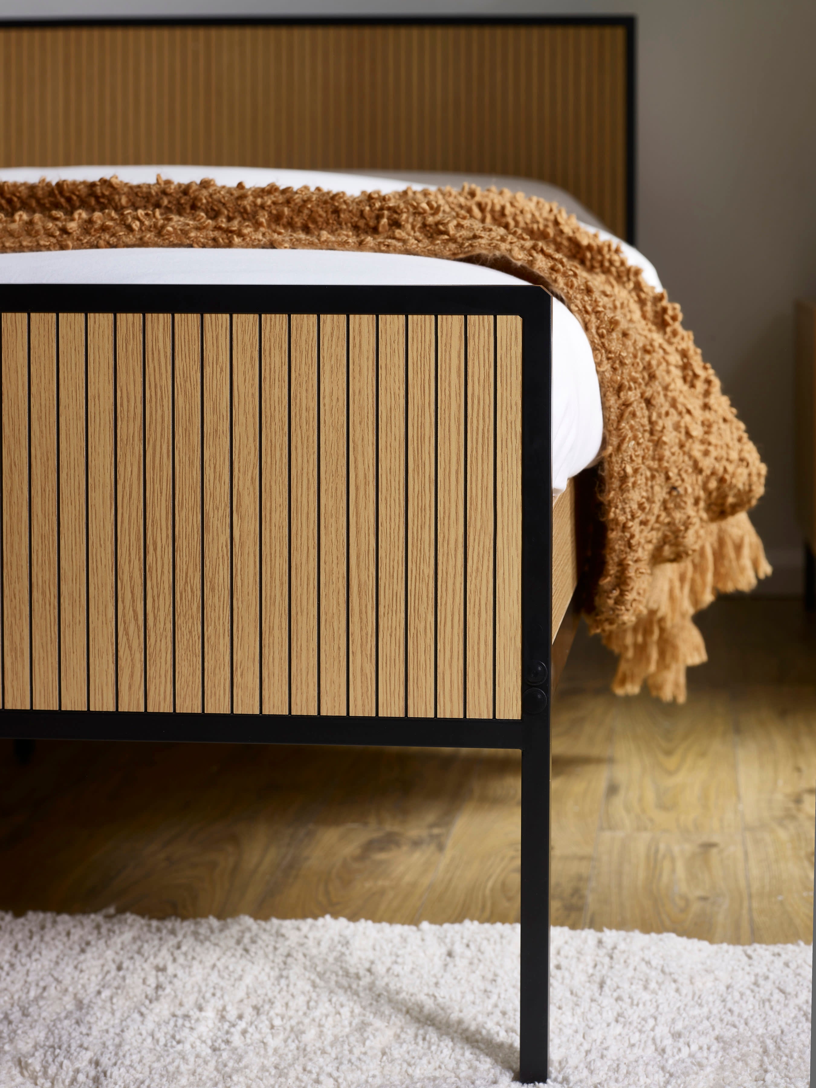 Sia Oak Effect Bed Frame – Natural Oak Effect