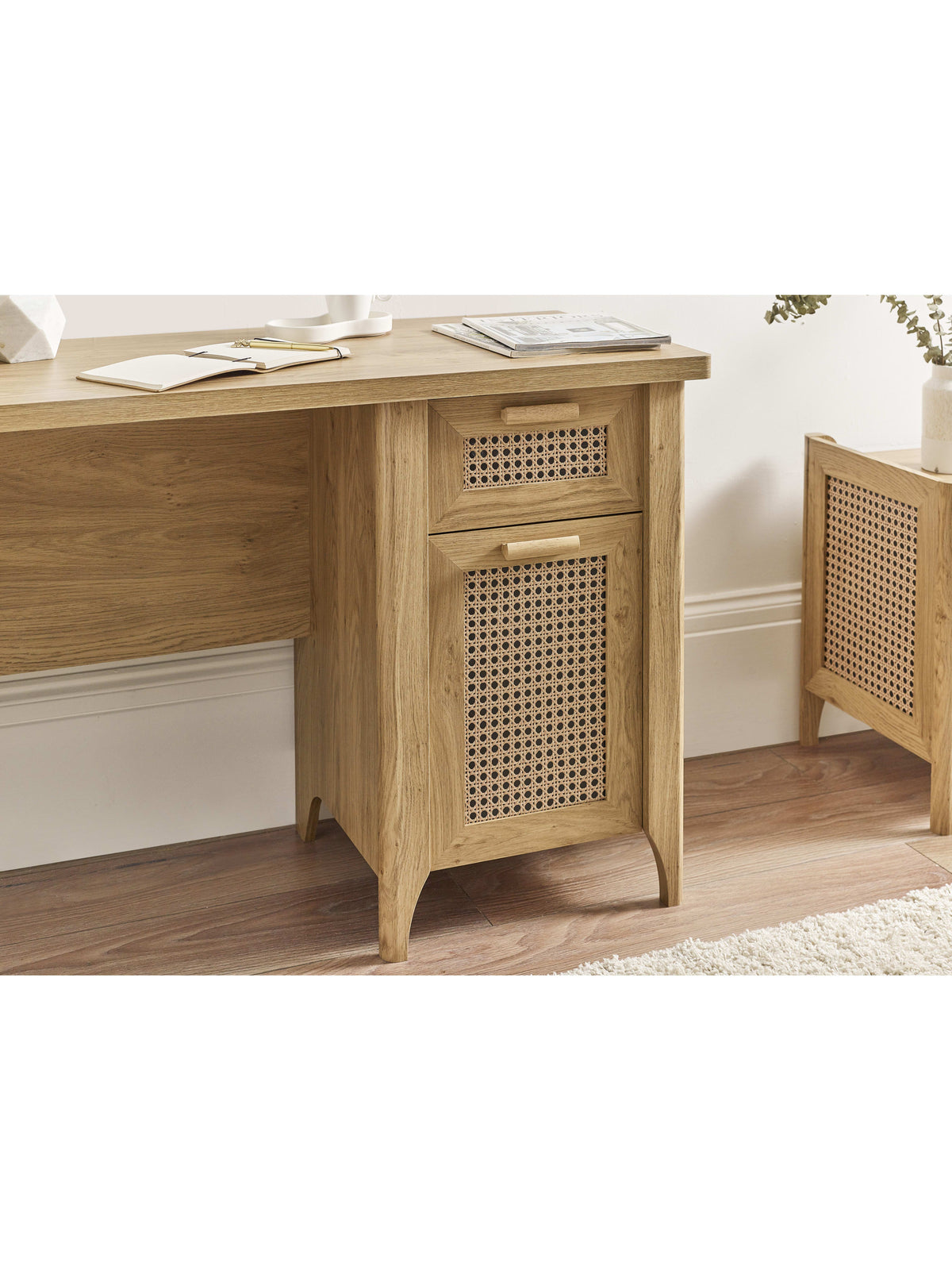 Sydney Desk