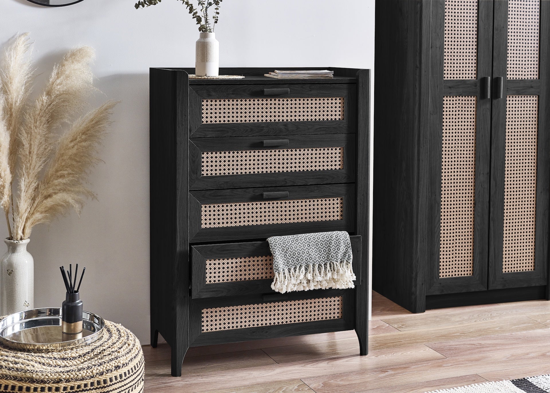 Sydney 5 Drawer Chest - Black Ash – Julian Bowen, view 10