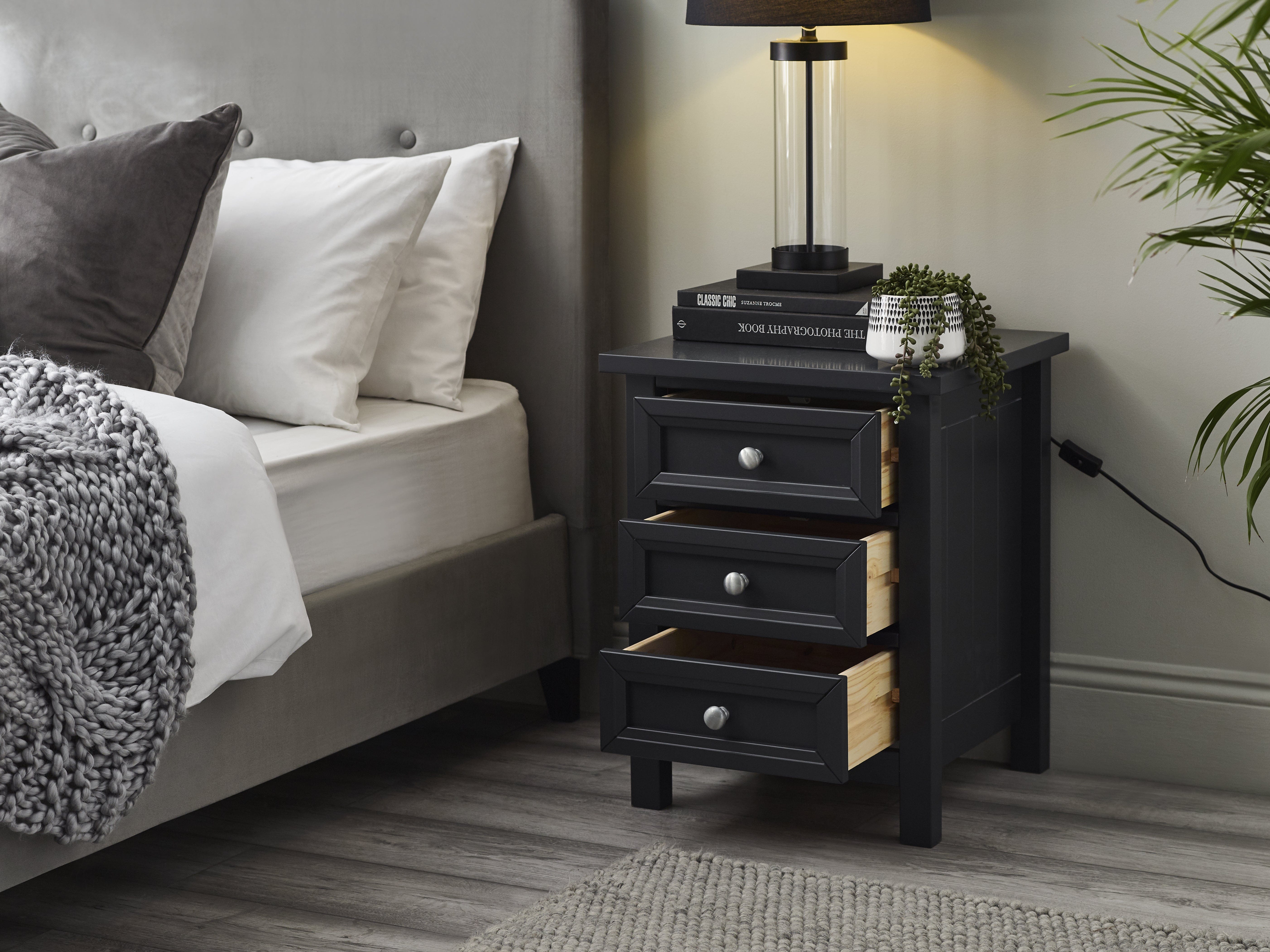 Maine 3 Drawer Bedside - Anthracite – Julian Bowen, view 3