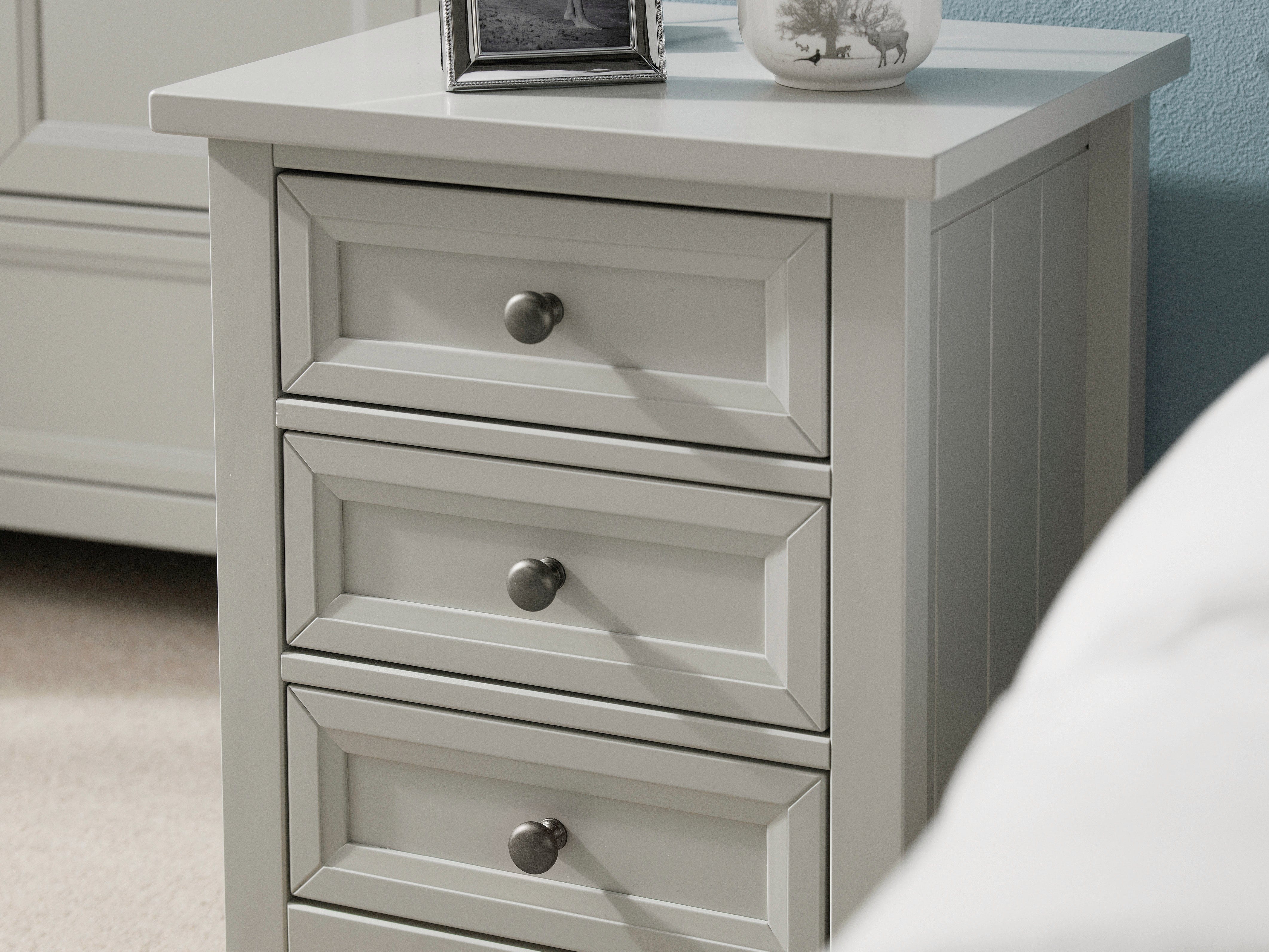 Maine 3 Drawer Bedside- Dove Grey – Julian Bowen, view 3