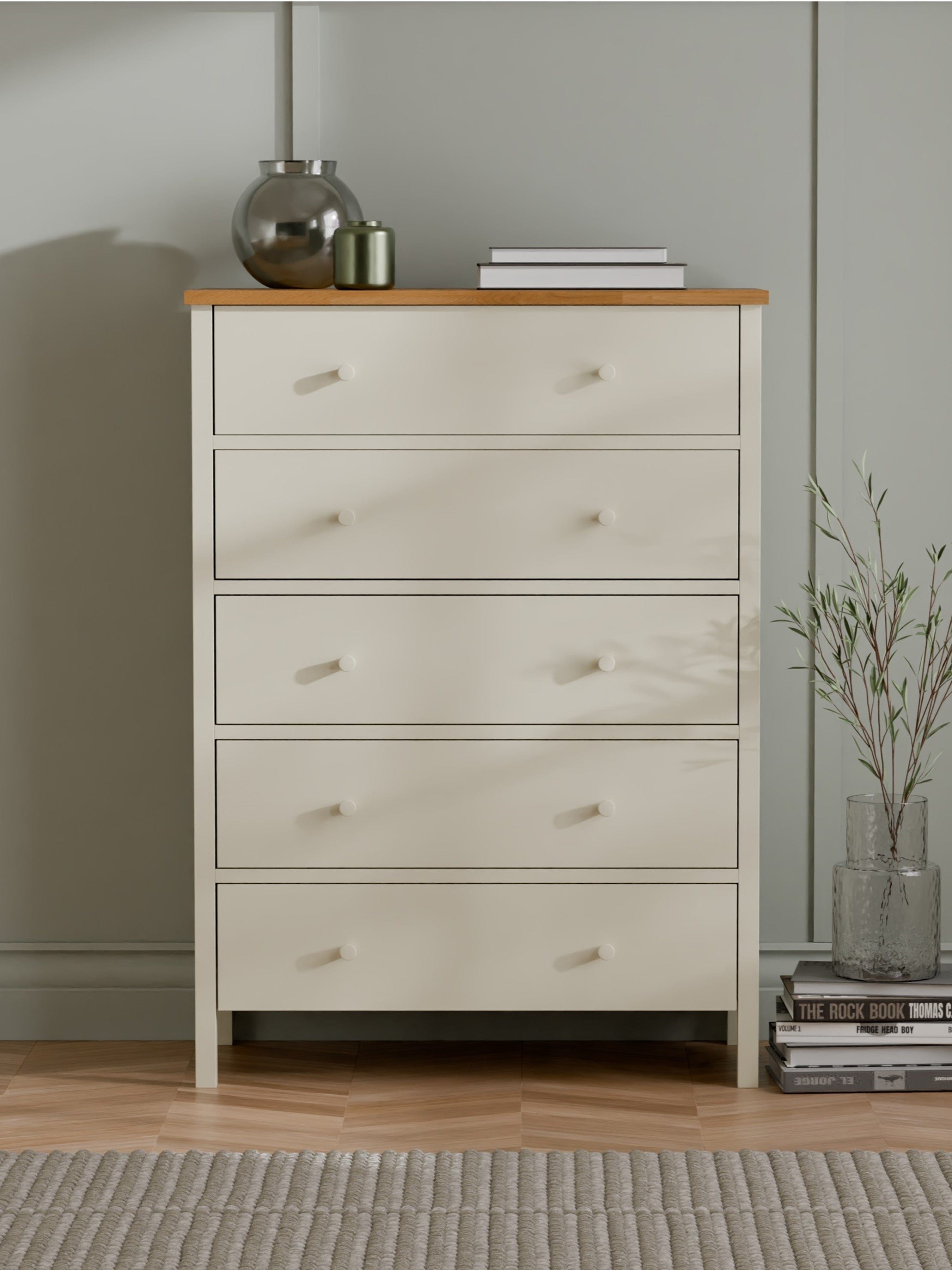Coxmoor 5 Drawer Wide Chest - Ivory and Oak – Julian Bowen, view 2