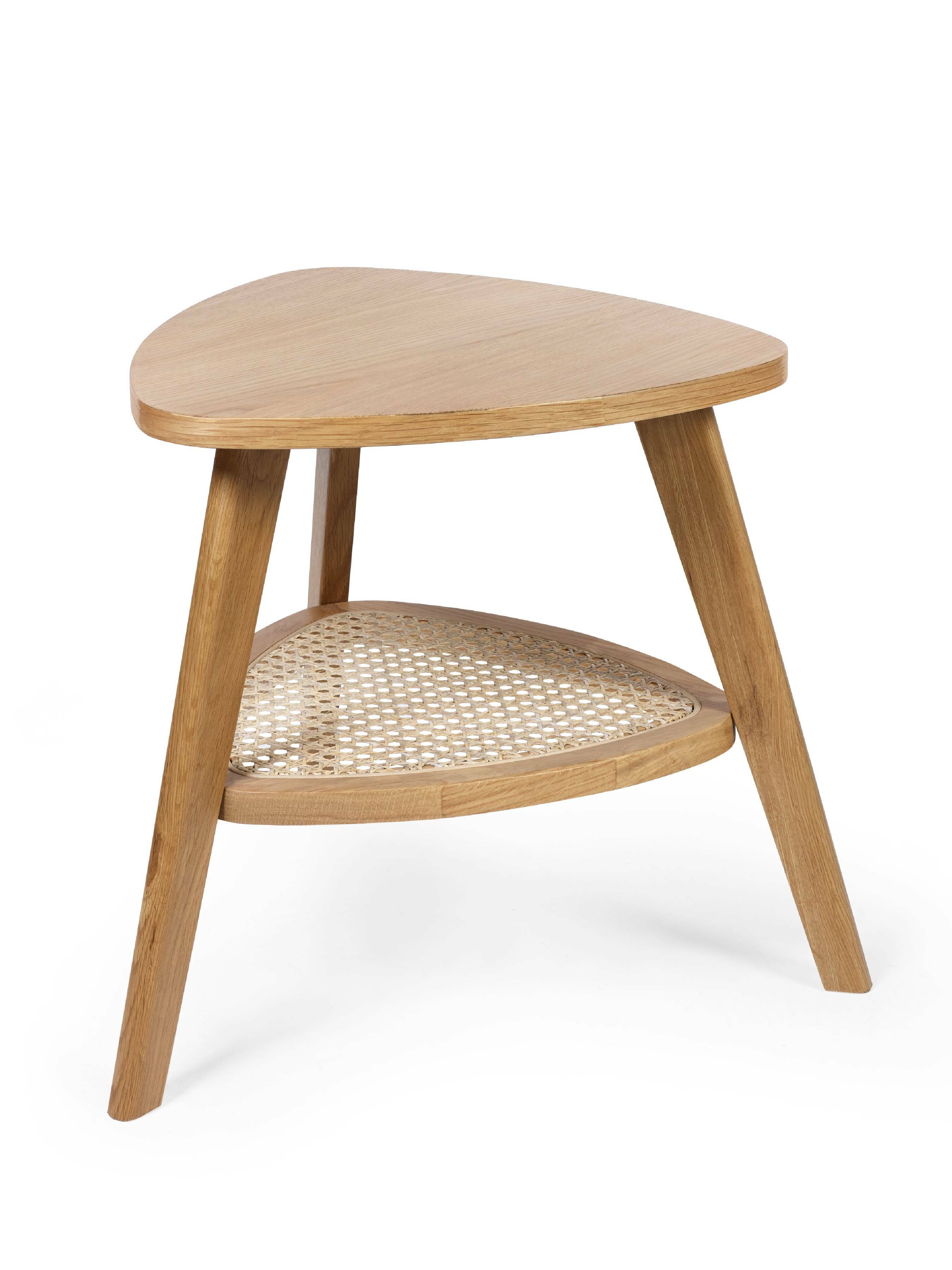 Vera Oak Triangular Side Table with Shelf – Julian Bowen
