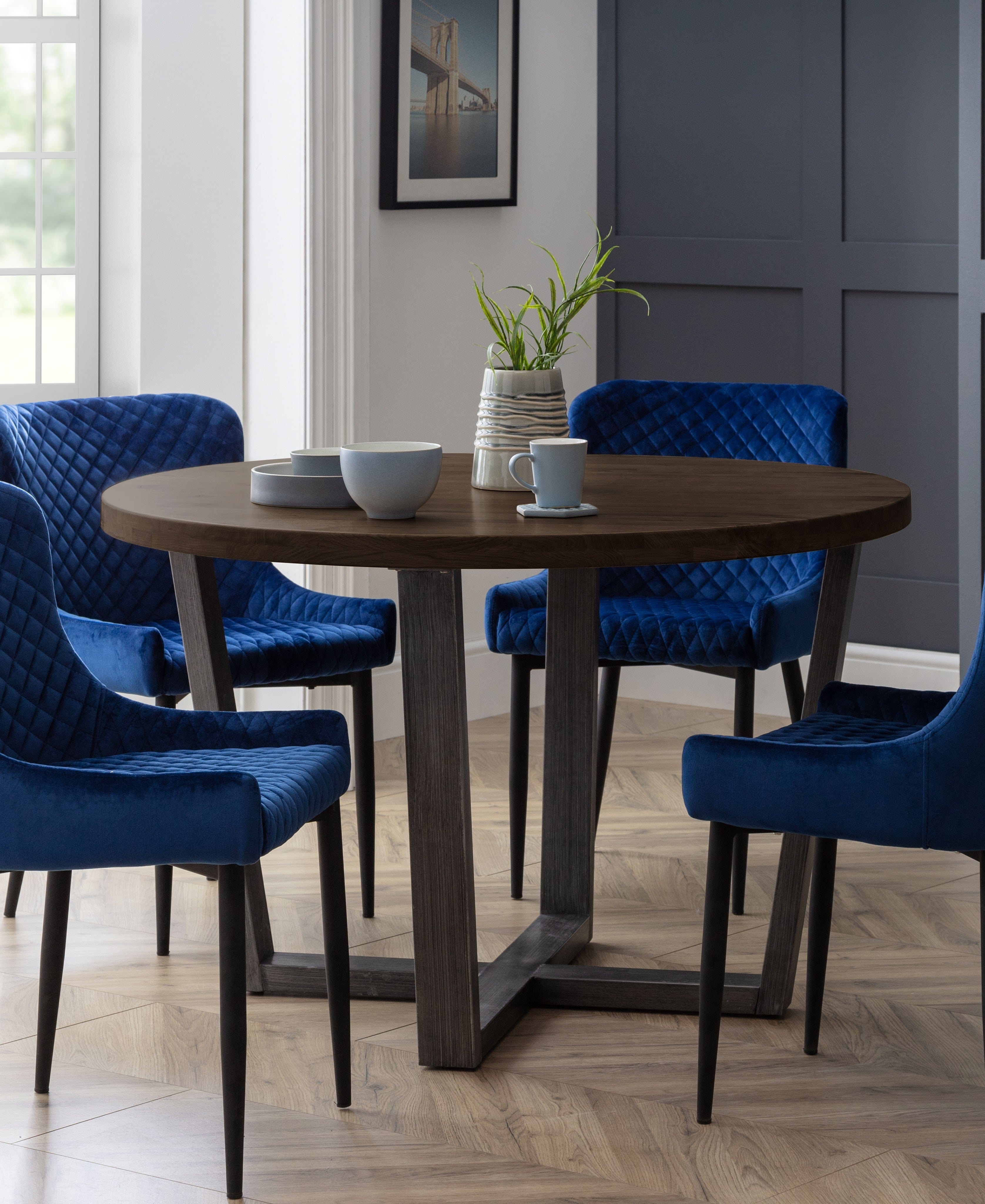 Brooklyn Round Table - Dark Oak – Julian Bowen, view 2