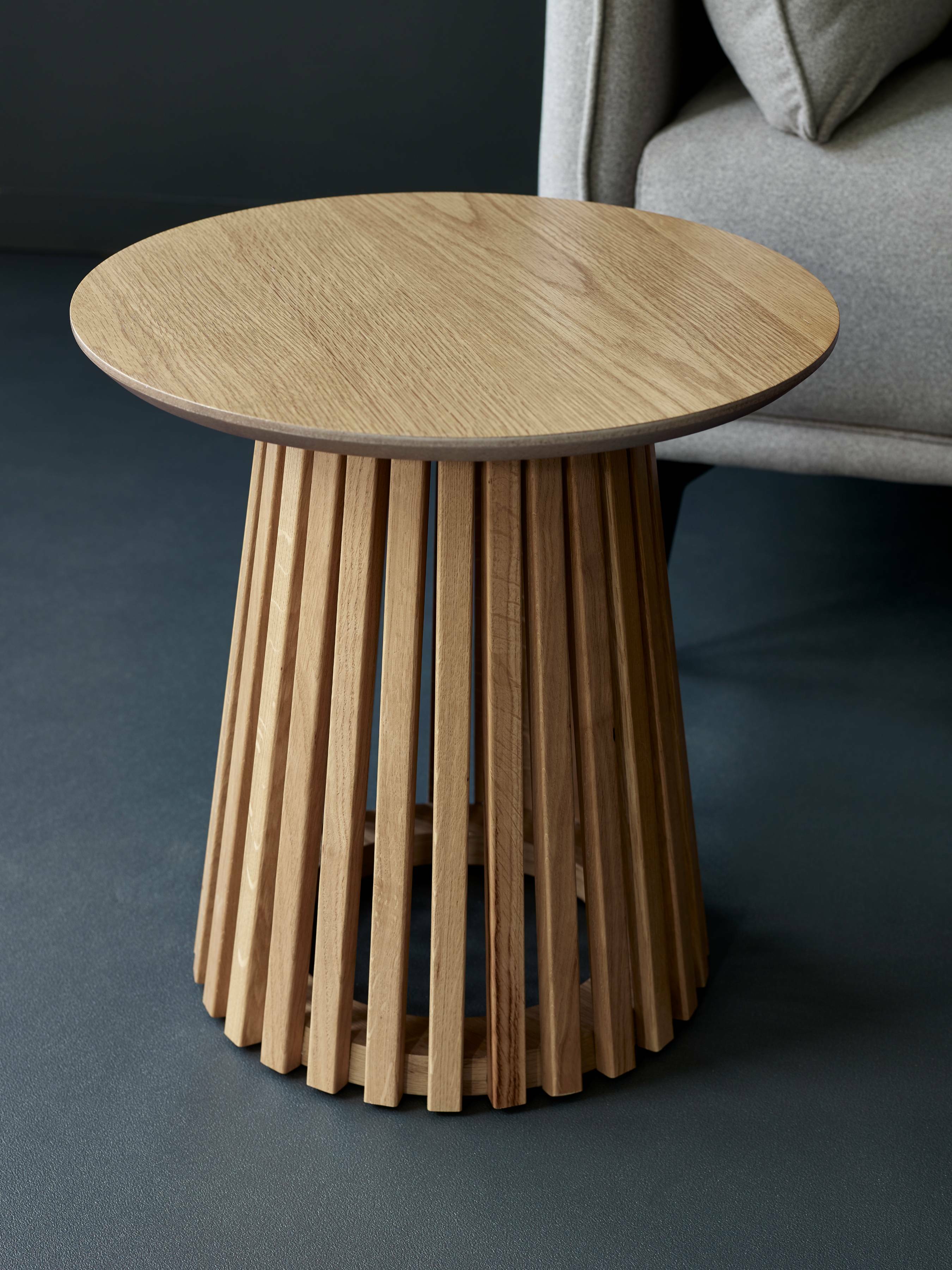 Ollie Natural Oak 45cm Round Lamp Table – Julian Bowen, view 3