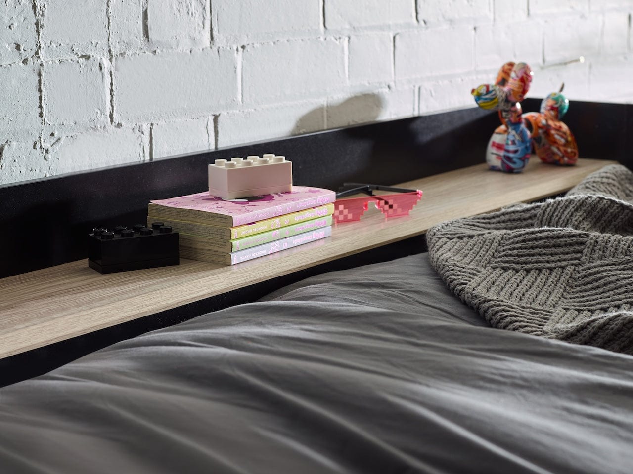 Blaze Gaming Highsleeper Bed - Black And Pale Wood – Julian Bowen, view 16
