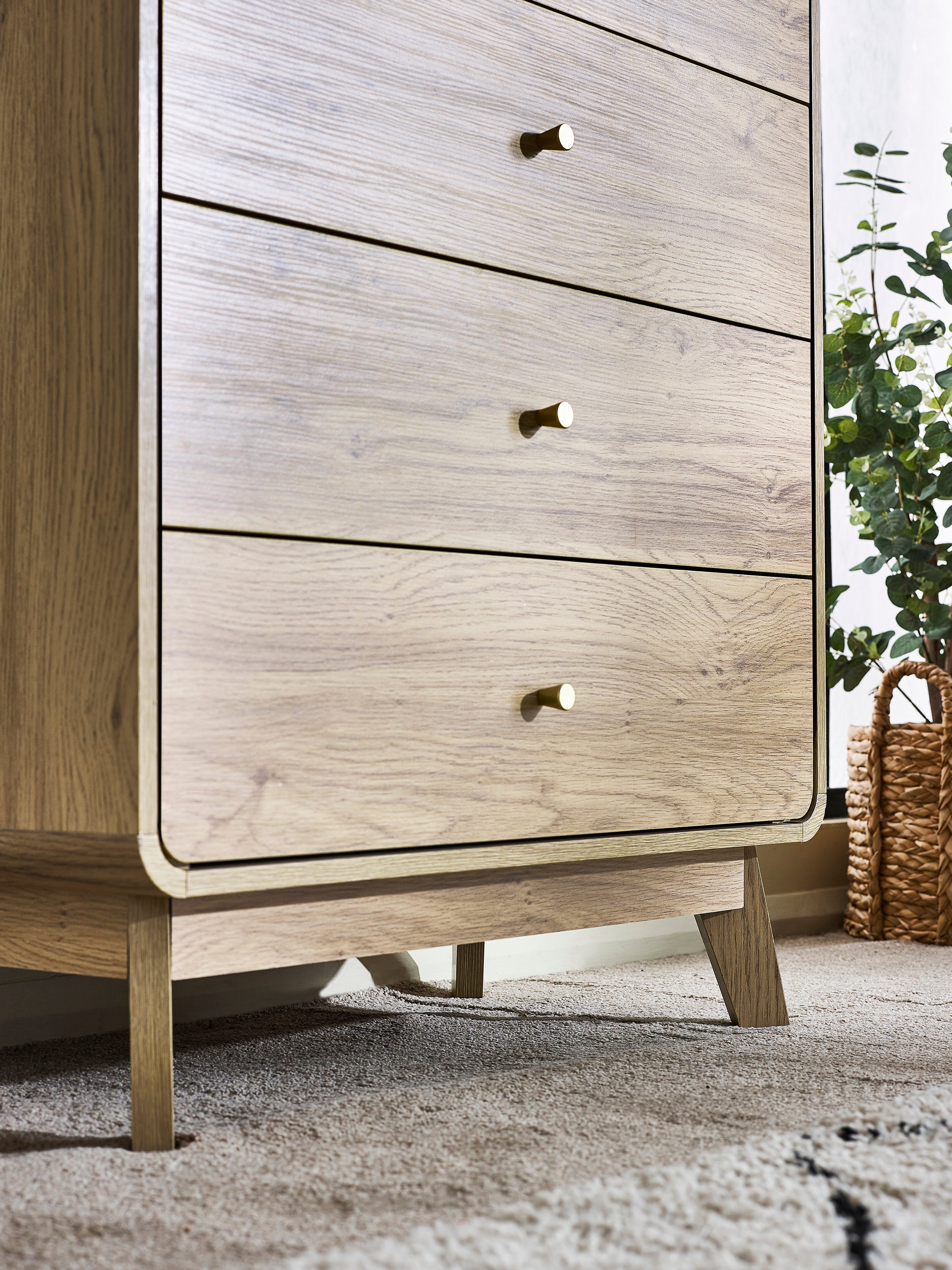 Ingrid 5 Drawer Chest Oak – Julian Bowen, view 8