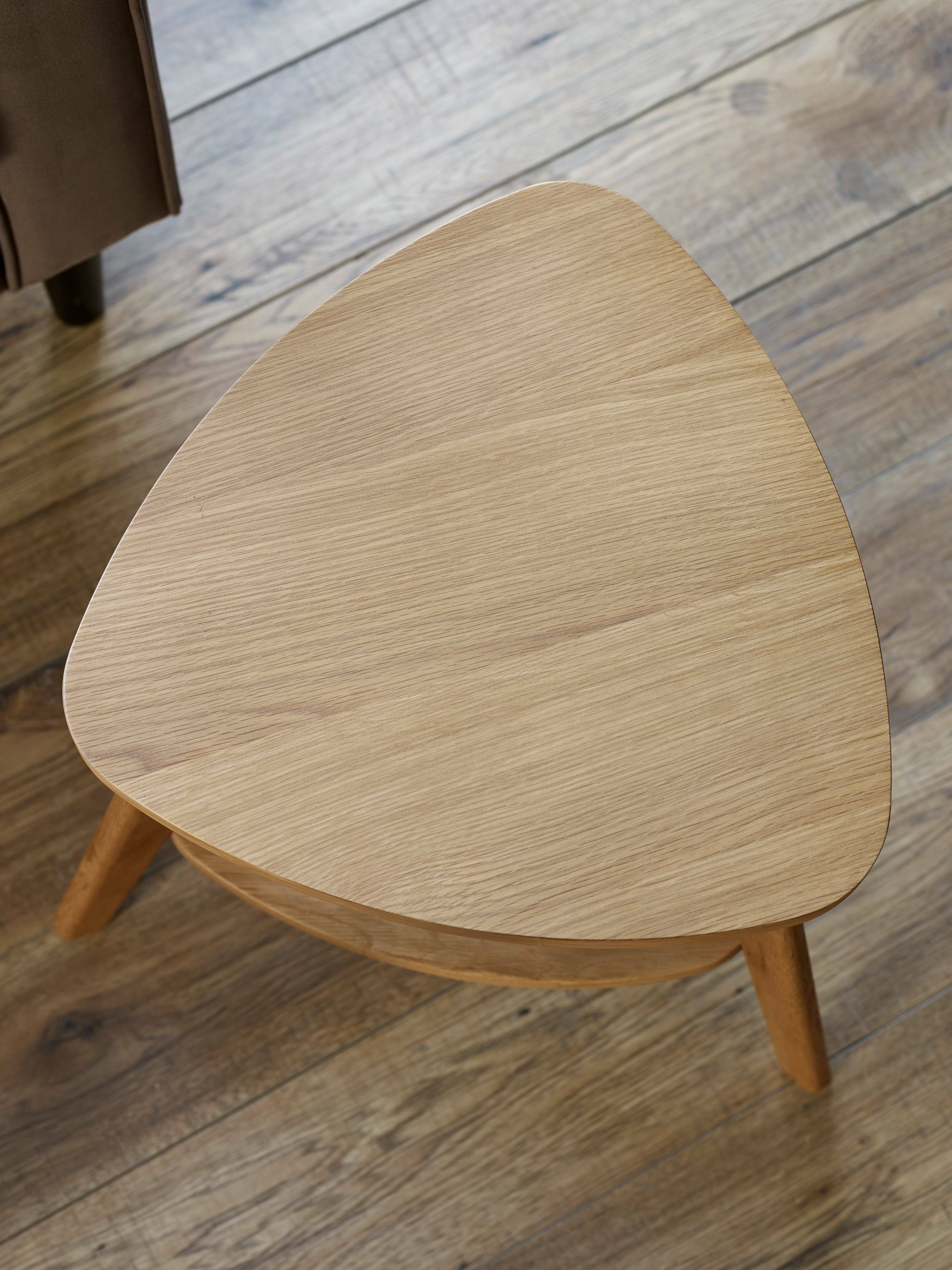 Vera Oak Triangular Side Table with Shelf – Julian Bowen, view 4