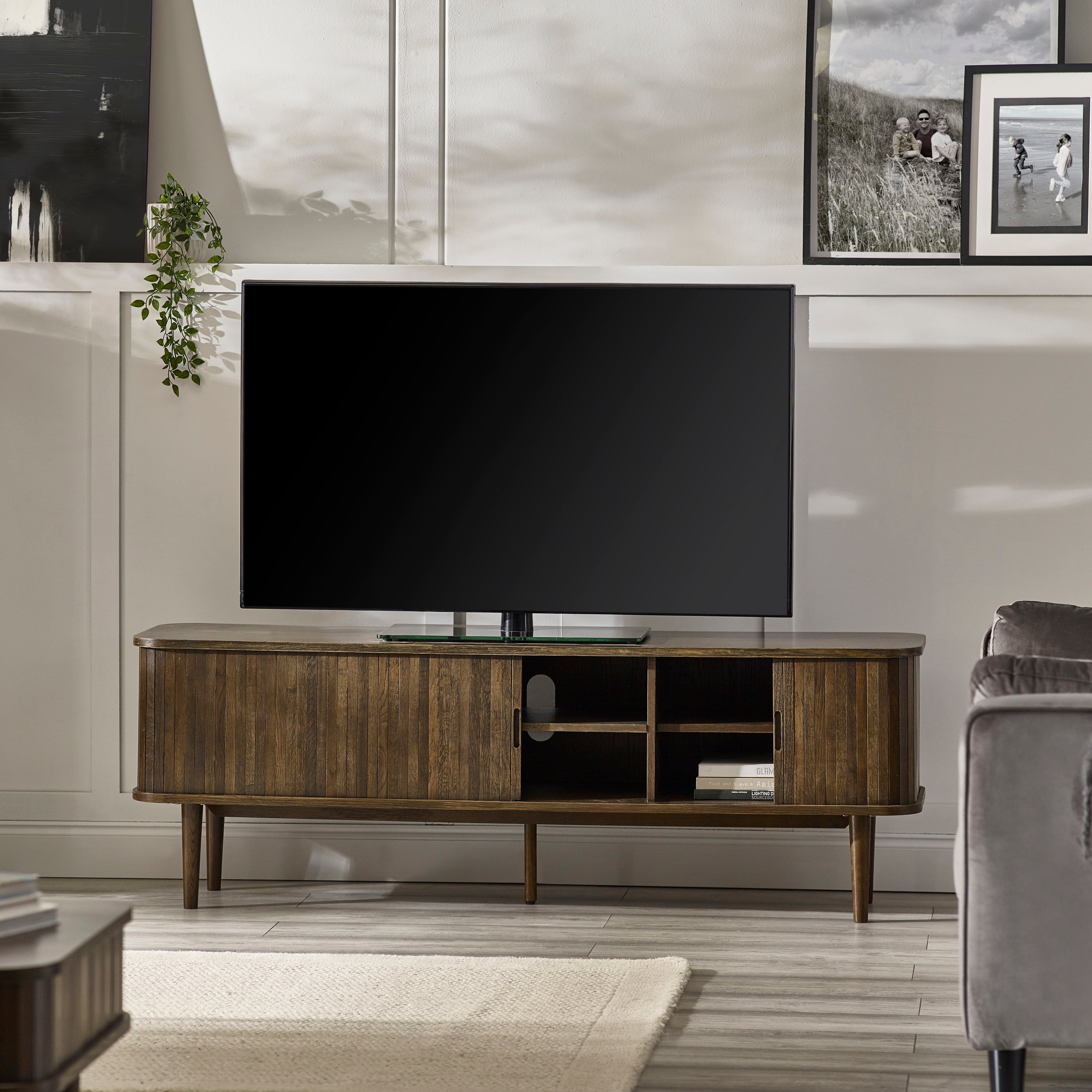 Arya Media Unit – Julian Bowen, view 3
