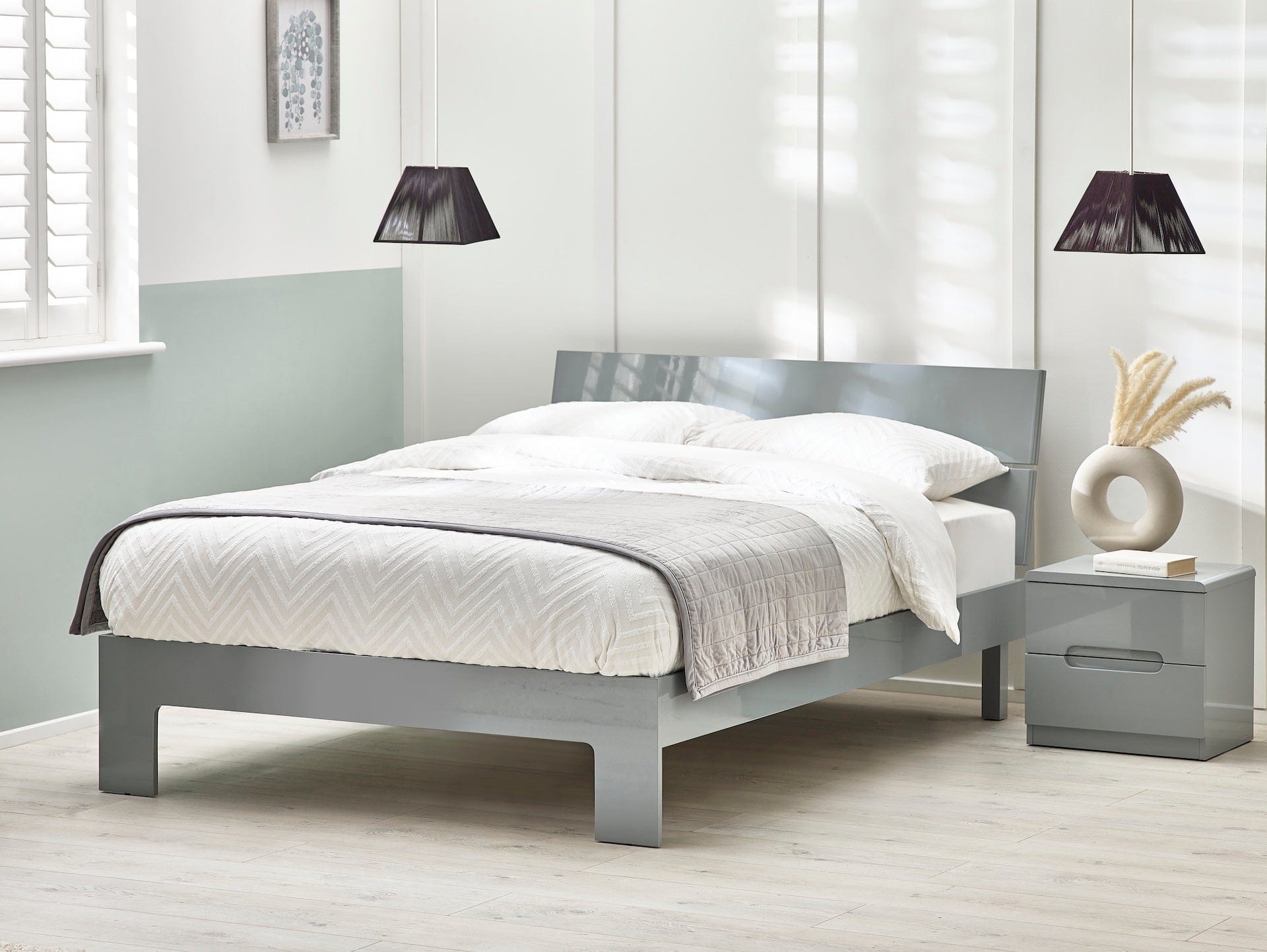 Manhattan Bed - Grey High Gloss – Julian Bowen, view 3