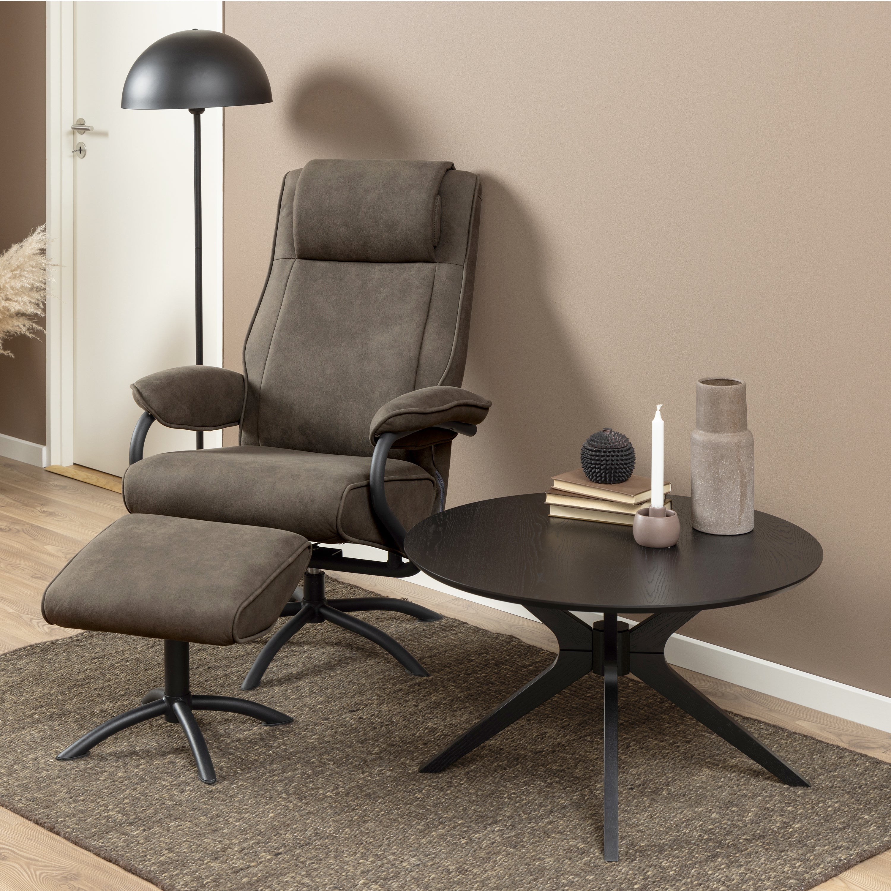 I_Duncan Round Coffee Tablein Black 80x45cm – FTG, view 5