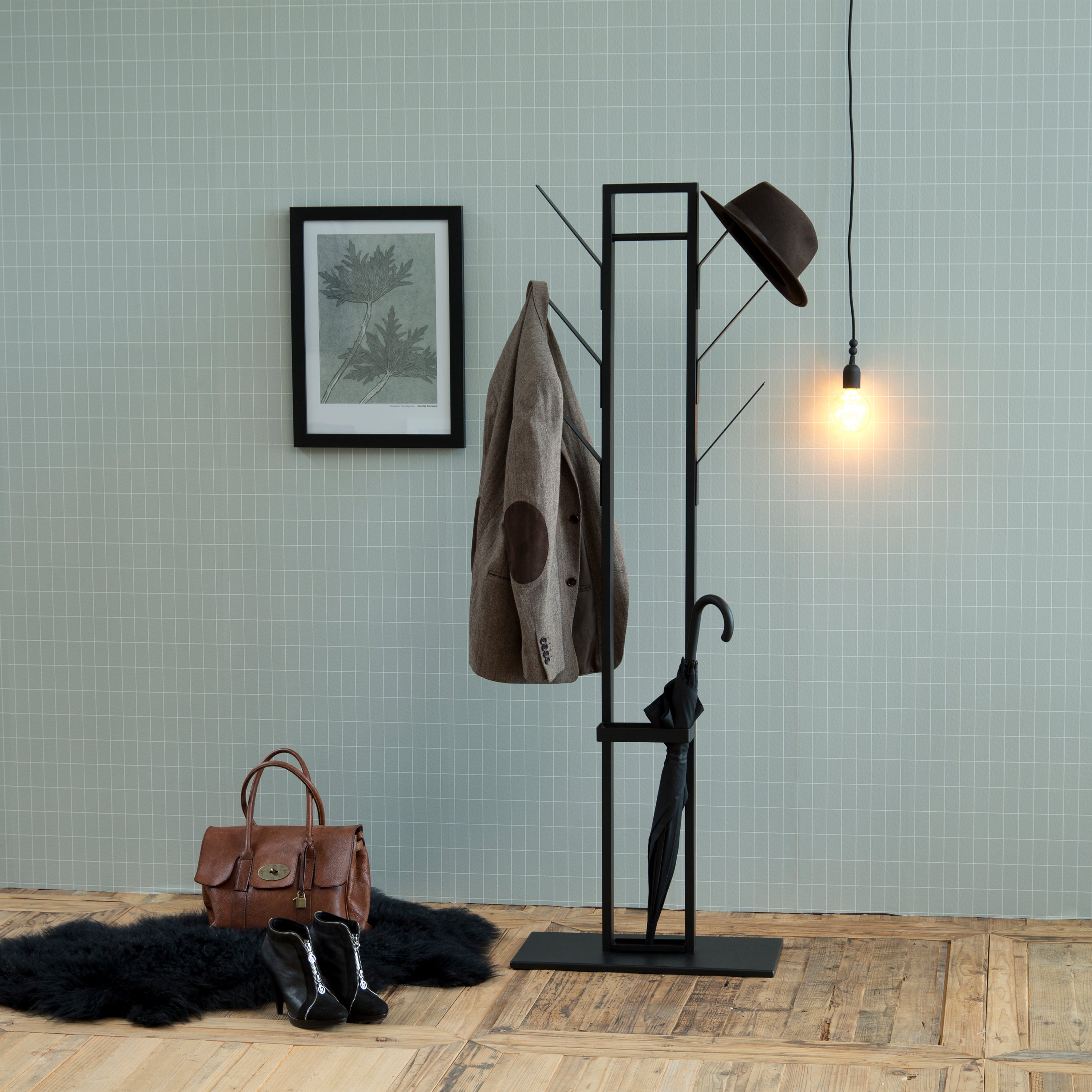 Vinson coat hanger, frame and base matt black powder coated steel, 56x28x165 cm – FTG, view 3